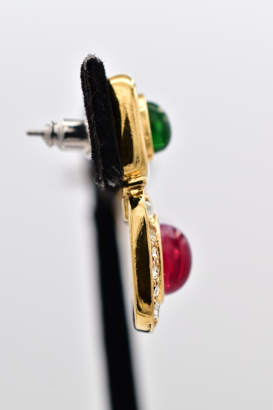 Trifari Vintage Gold Green Red Cabochon Rhinestone Earrings Signed 1980s BinAI