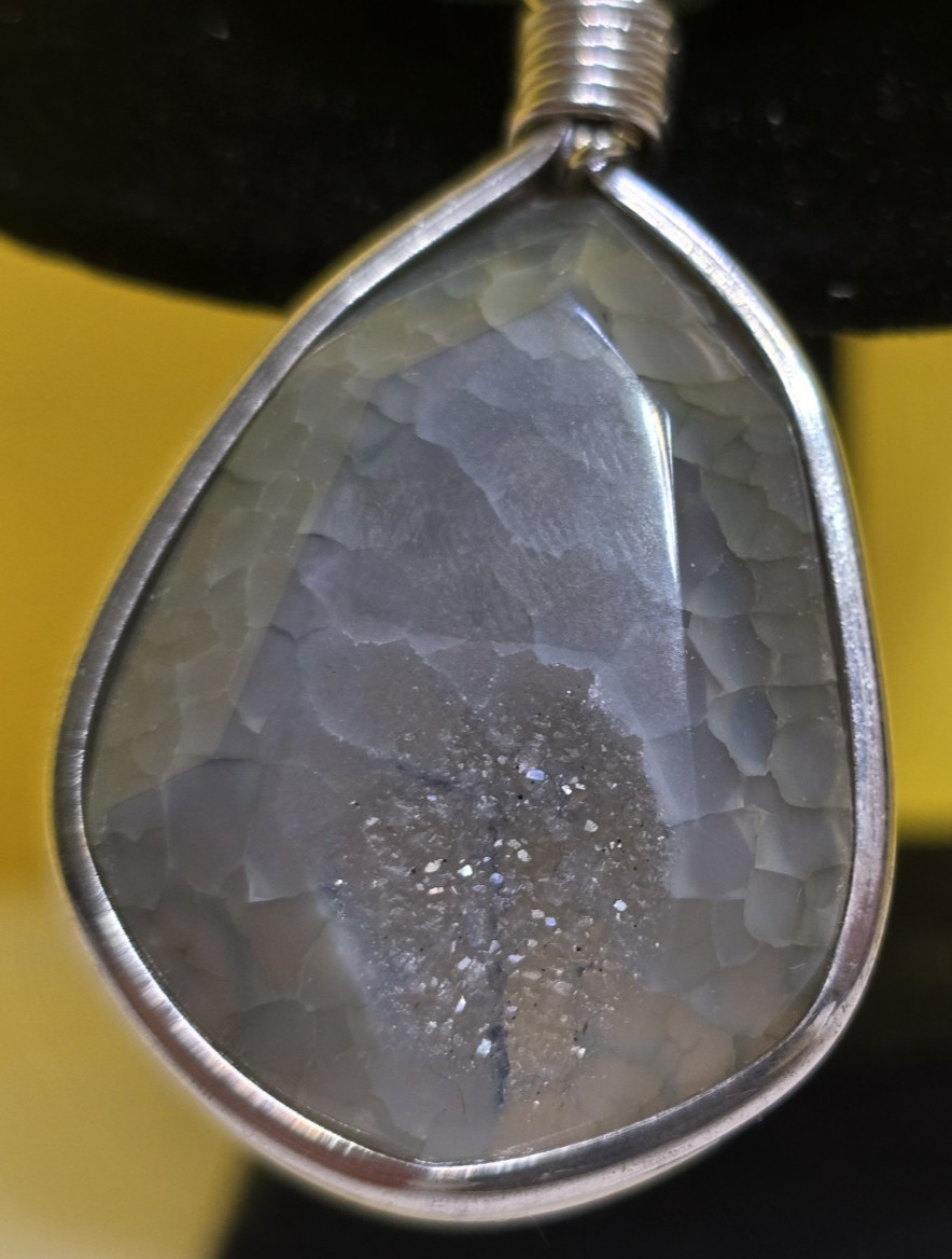 Vtg Bohemian style DRUZY AGATE GEODE PENDANT Scarf Necklace Adjustable closure