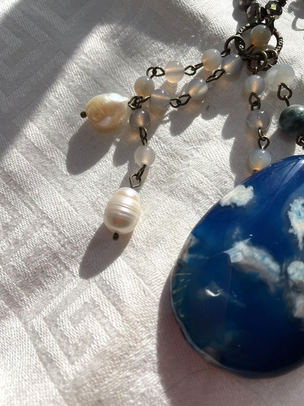 Faceted Violet Blue CHALCEDONY 35″ necklace with blue stone Pendant and pearls