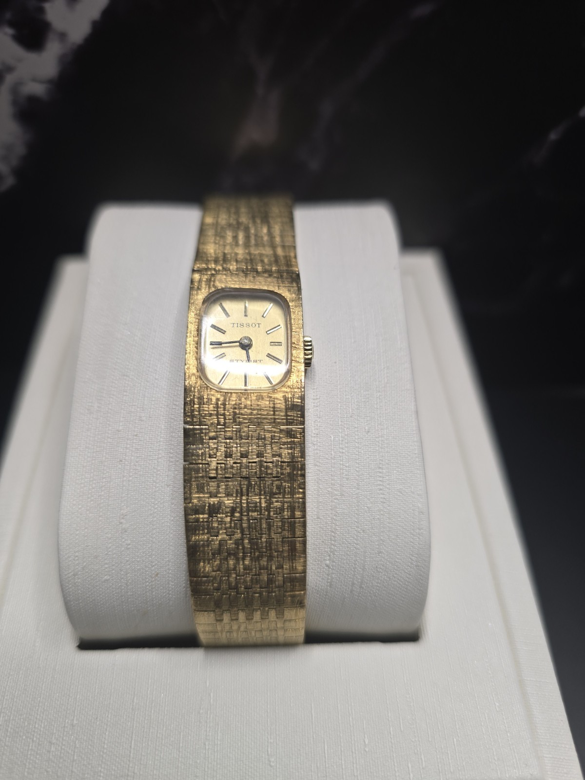 Vintage Tissot Gold-Tone Women’s Watch Manual Wind Textured Bracelet Band