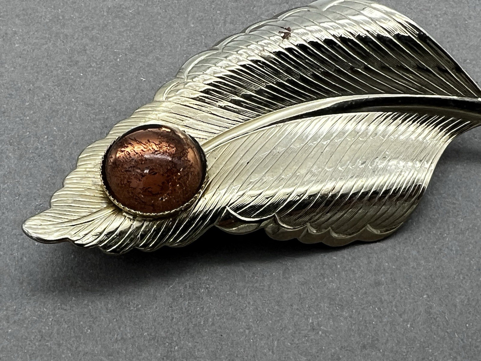 Vintage Leaf Brooch Gold Tone Amber Cabochon Nature Pin Retro Botanical Jewelry