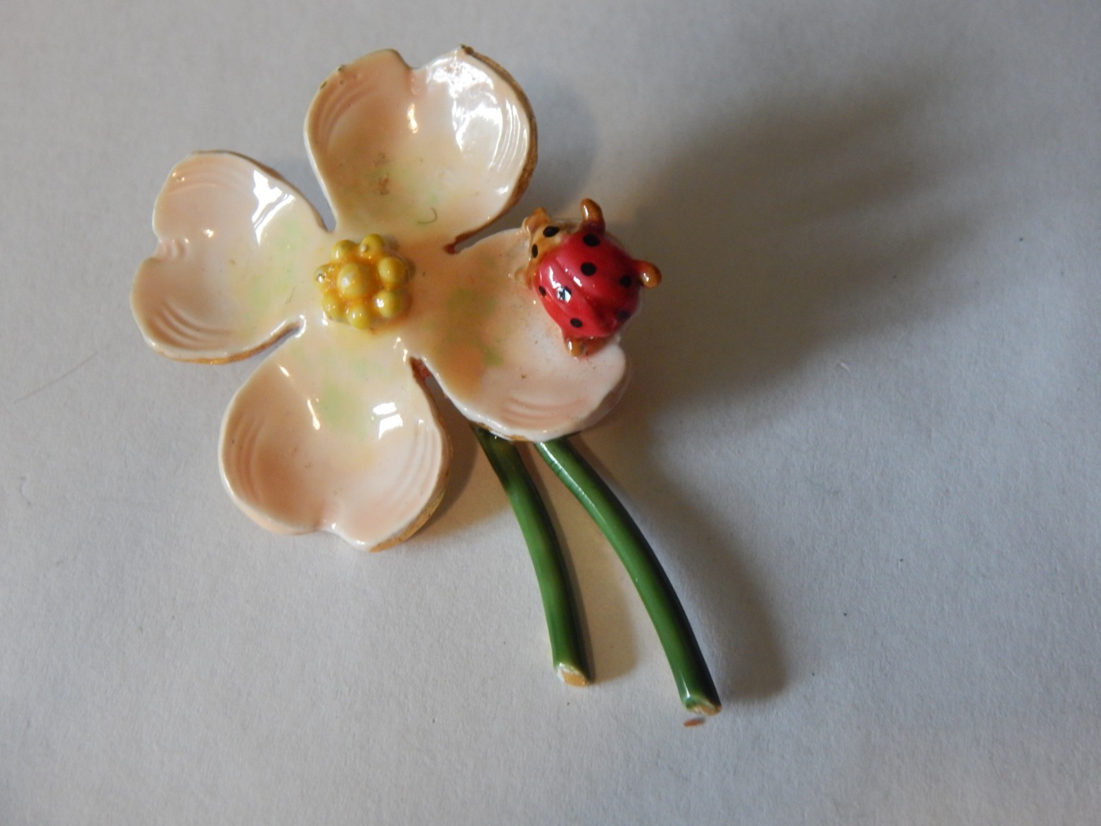 VTG 1960S ORIGINAL BY ROBERT LADY BUG CREAM COLOR FLOWER PIN BROOCH