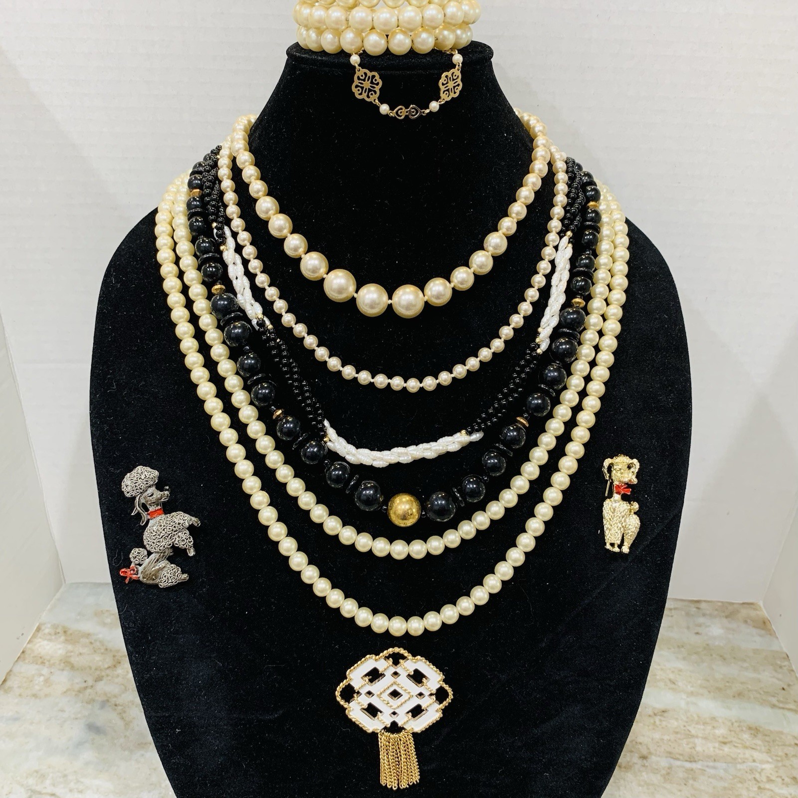 VTG Jewelry Lot 10pc black white Necklaces Dog Pins Gerry Avon Faux Pearl 60-80s
