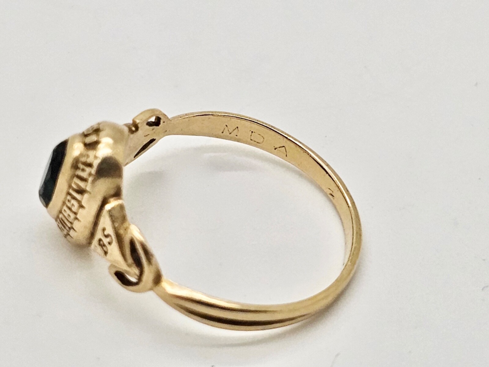 VINTAGE 1985 SALISBURY STATE COLLEGE 14K GOLD LAB EMERALD SCHOOL RING,6.5