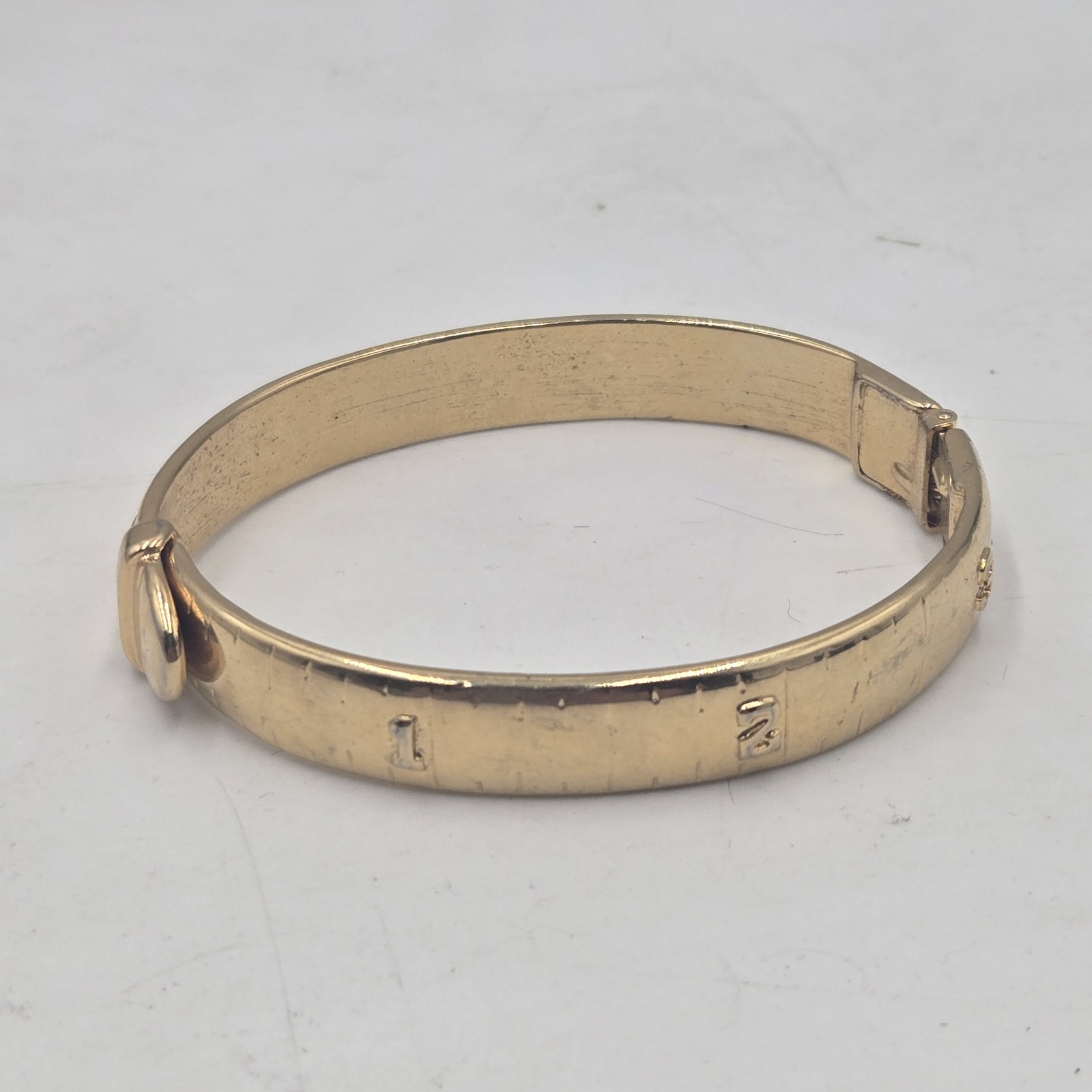 Vtg KJL Kenneth J Lane Unususal Goldplated Tape Measure Hinge Bangle Bracelet 7″