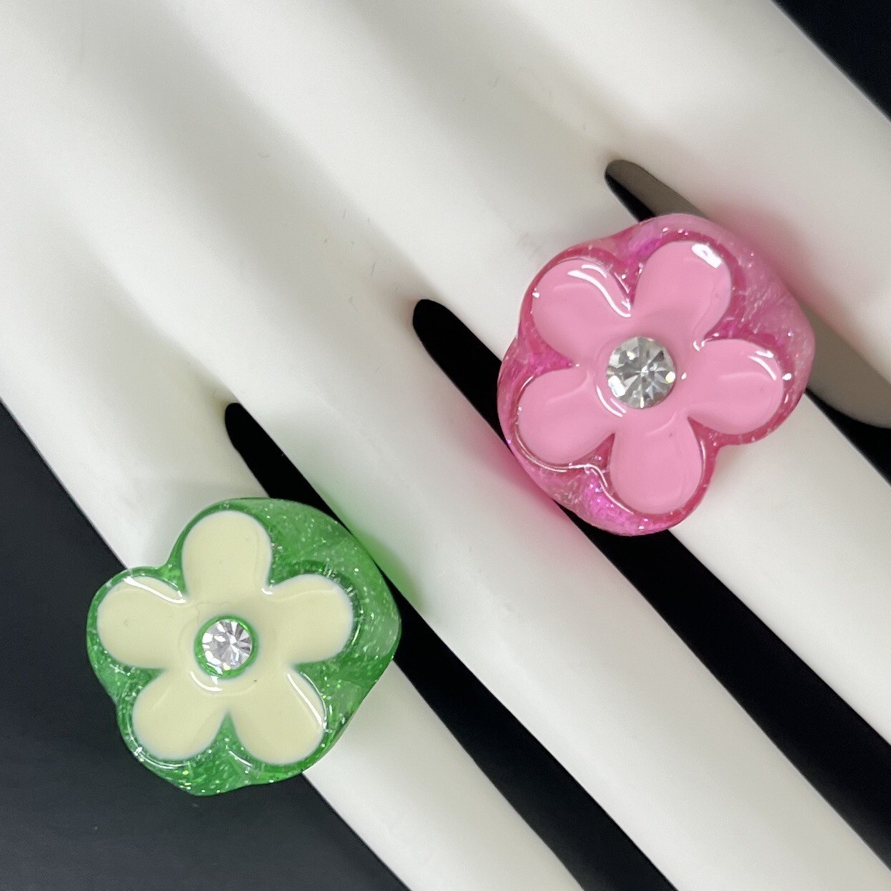 Chunky Lucite Flower Rings Rhinestone Pink Green Glitter Size 7 Retro Daisy Set