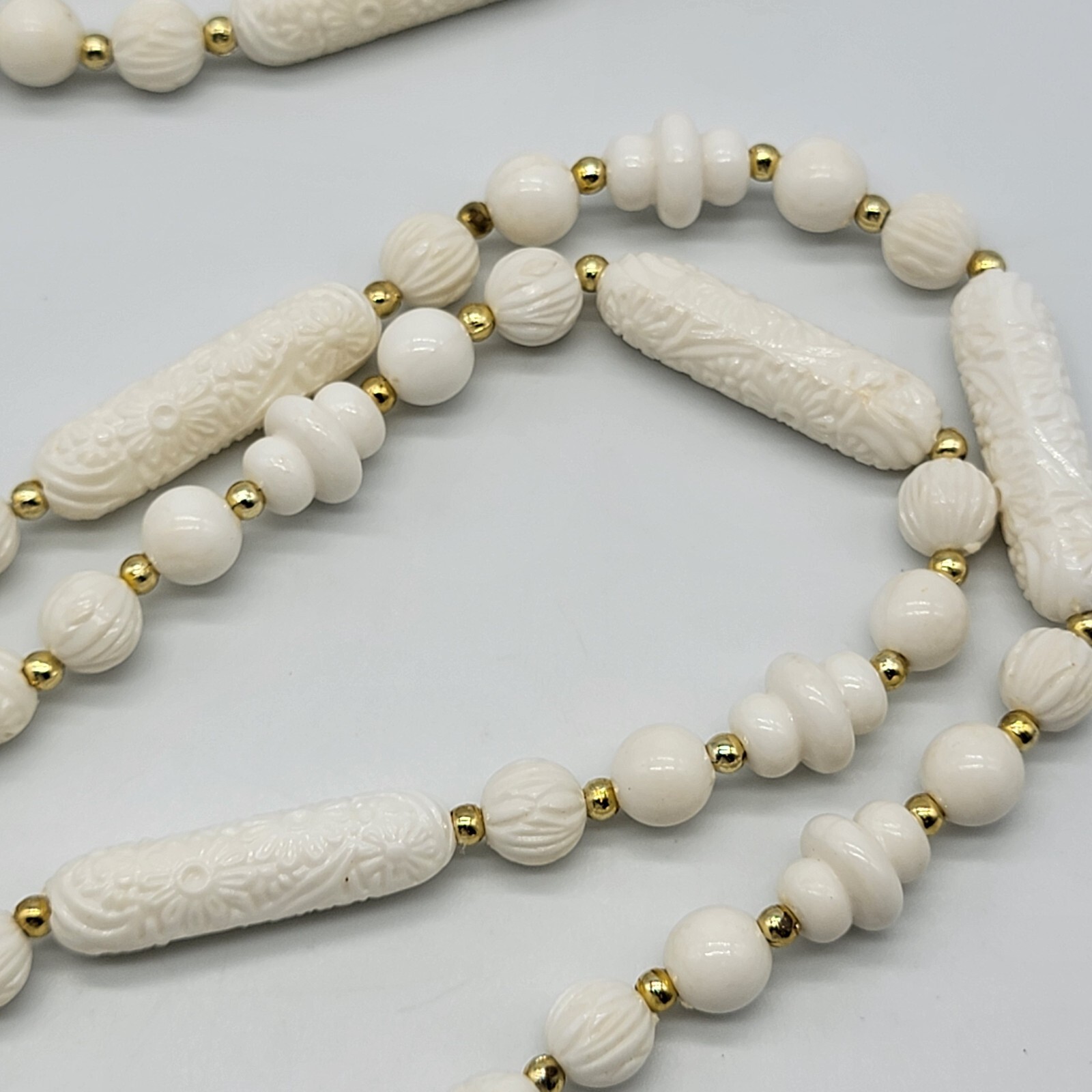 VTG Sarah Coventry Beaded Flapper Necklace White Lightweight Flower Retro 40″