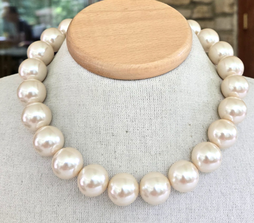 Vintage Chunky Faux Pearl Choker Necklace 19″ Gold Tone Fish Hook Clasp