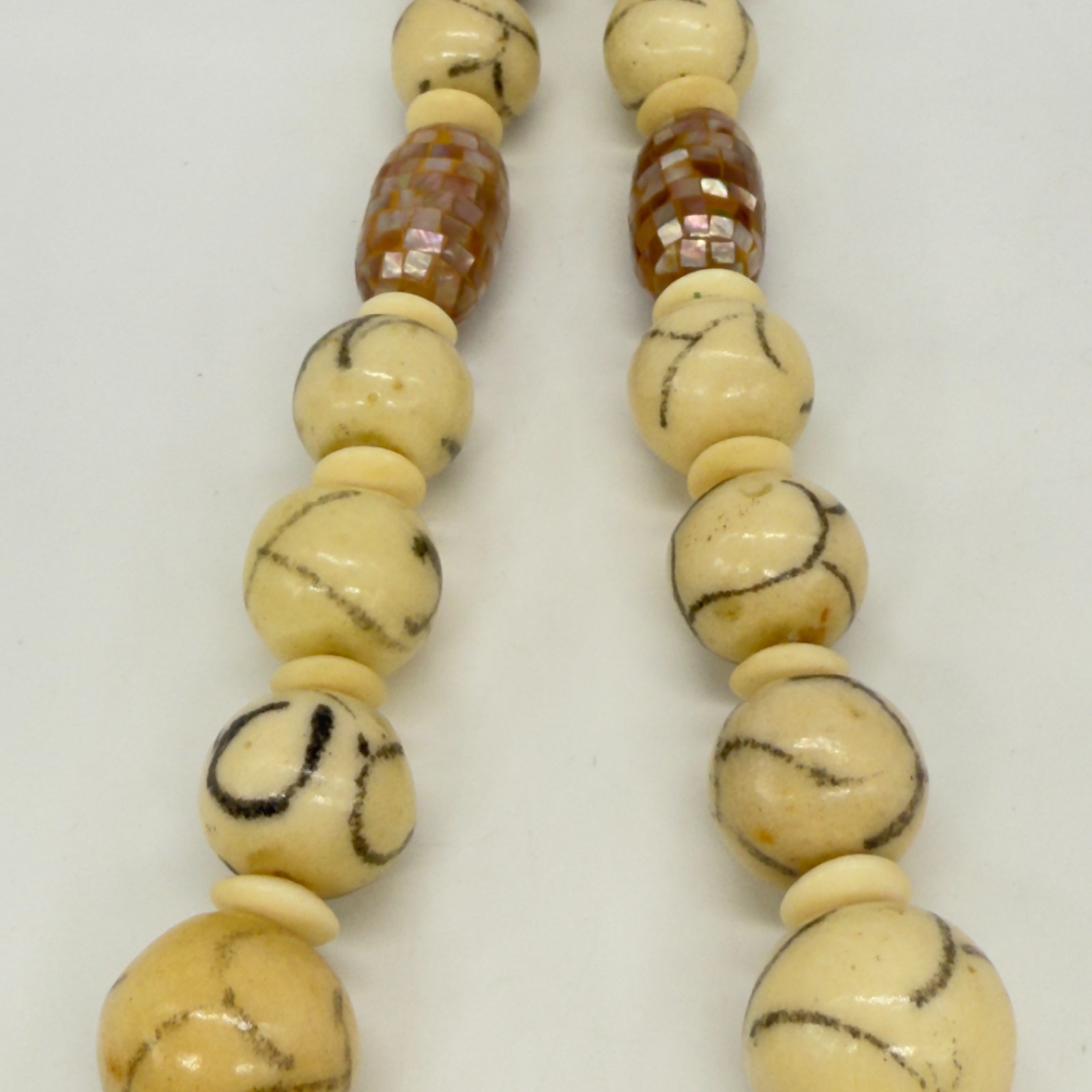 Vintage Chunky Necklace Off White and Pink Irridescent Beads