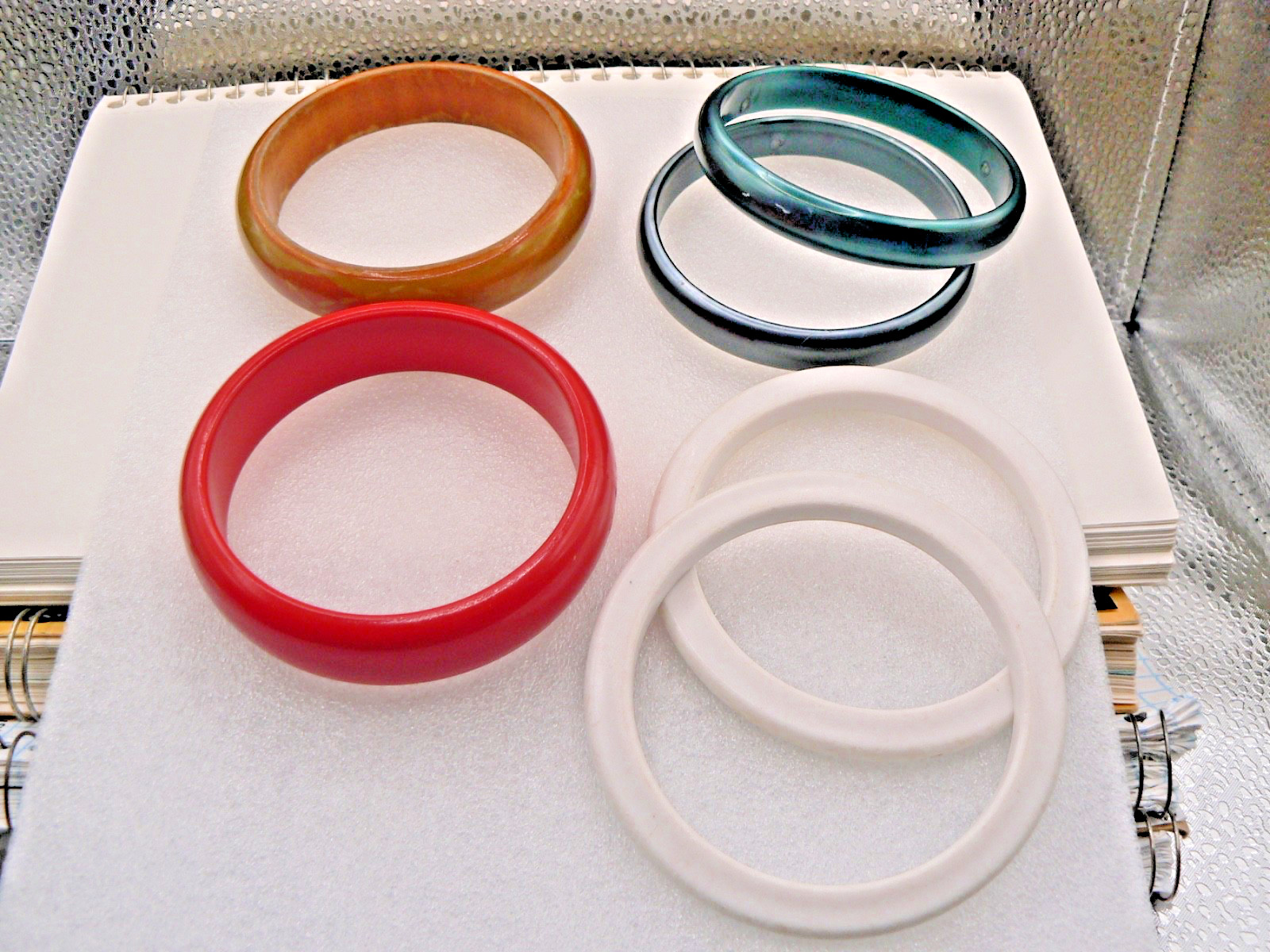 Lot of retro Bakelite, Wood & Plastic, Red, White, Brown/Tan & Blue Bangle Brace