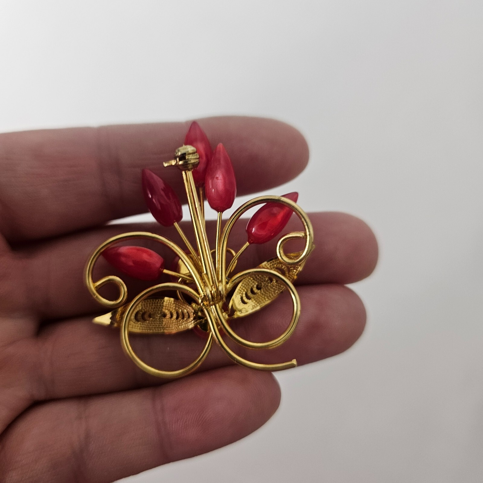Gold Tone Floral Brooch Cabochon Drop Tear Bead Shape Unmarked Pin