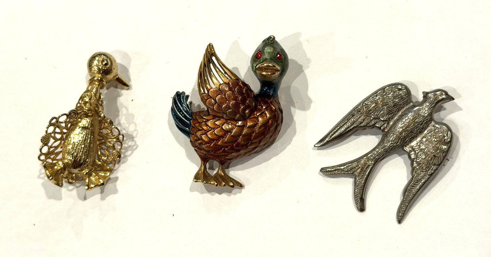 JJ AVON BUTTERFLY FISH DUCK BIRD TEDDY BEAR BEE BAMBOO BROOCH BRACELET LOT 11 EU