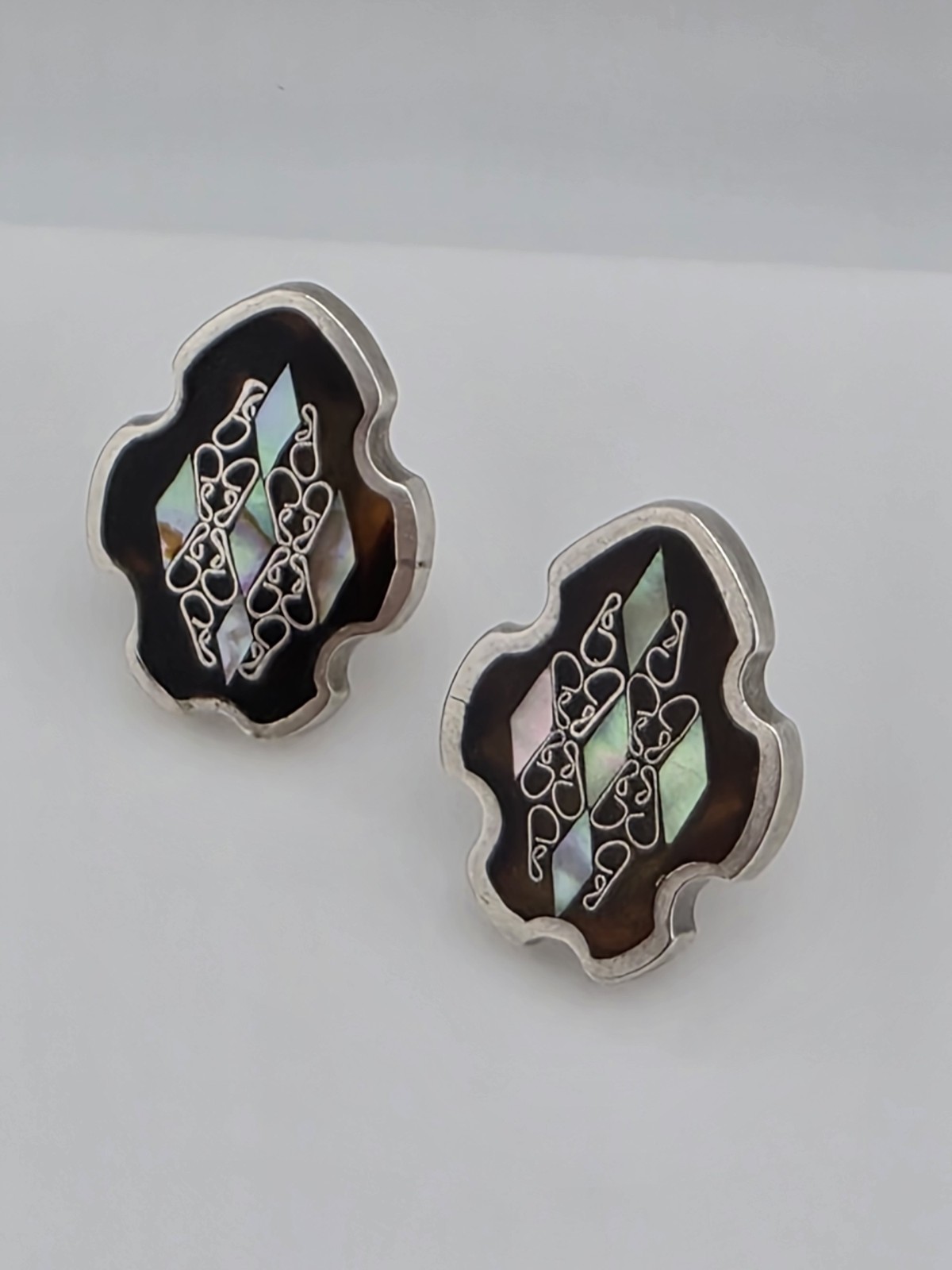 VINTAGE MEXICO PGG INLAY STERLING SILVER EARRINGS 925 SCREW BACK 1950’S ERA NICE