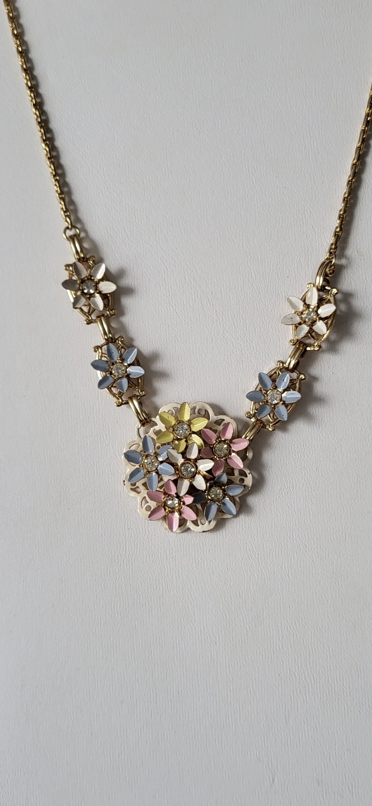 VTG MULTICOLOR ENAMEL DAISY NECKLACE