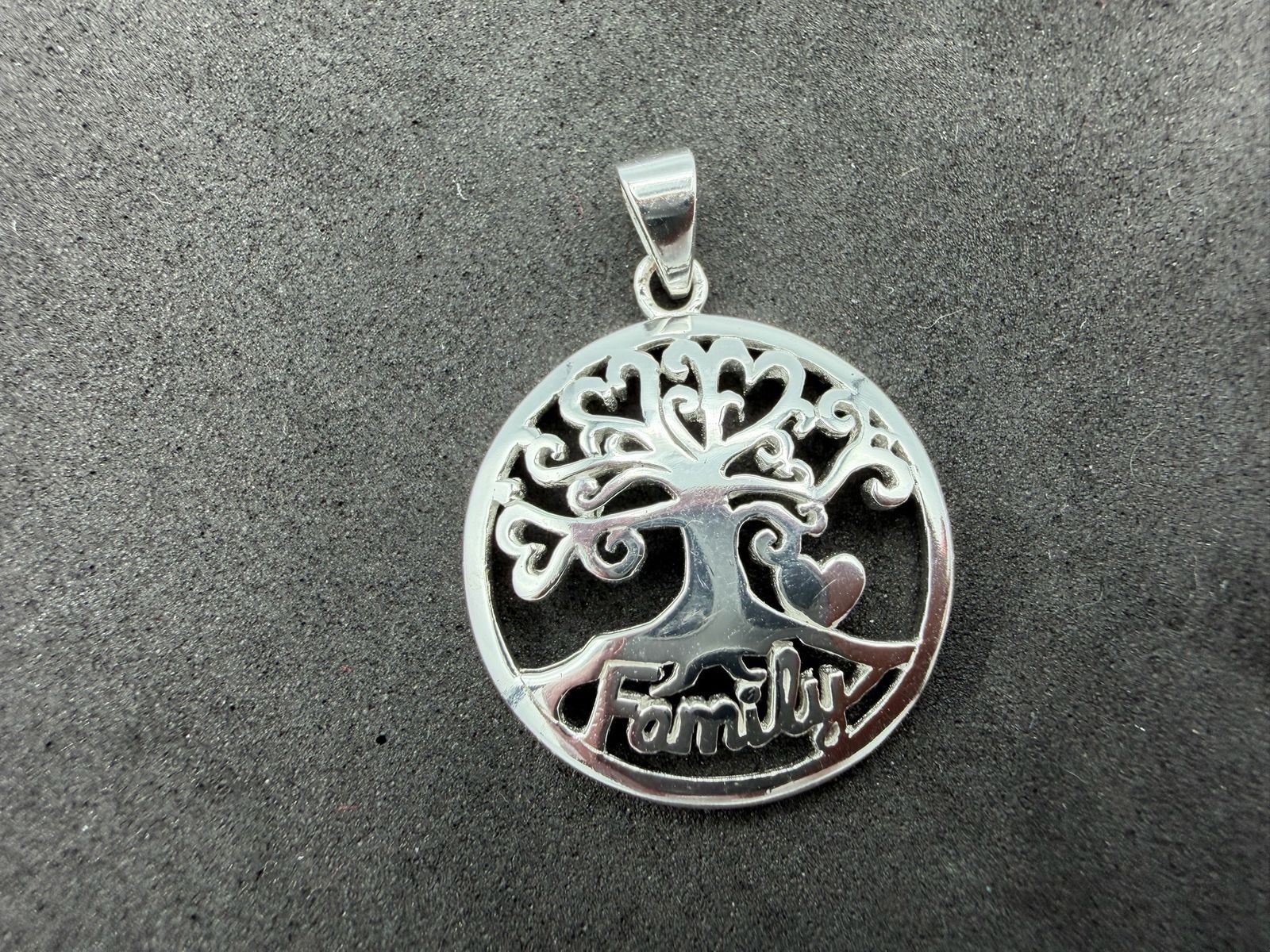 3.22g Vintage Sterling Silver 925 Family Tree Heart Cutout Pendant Round M