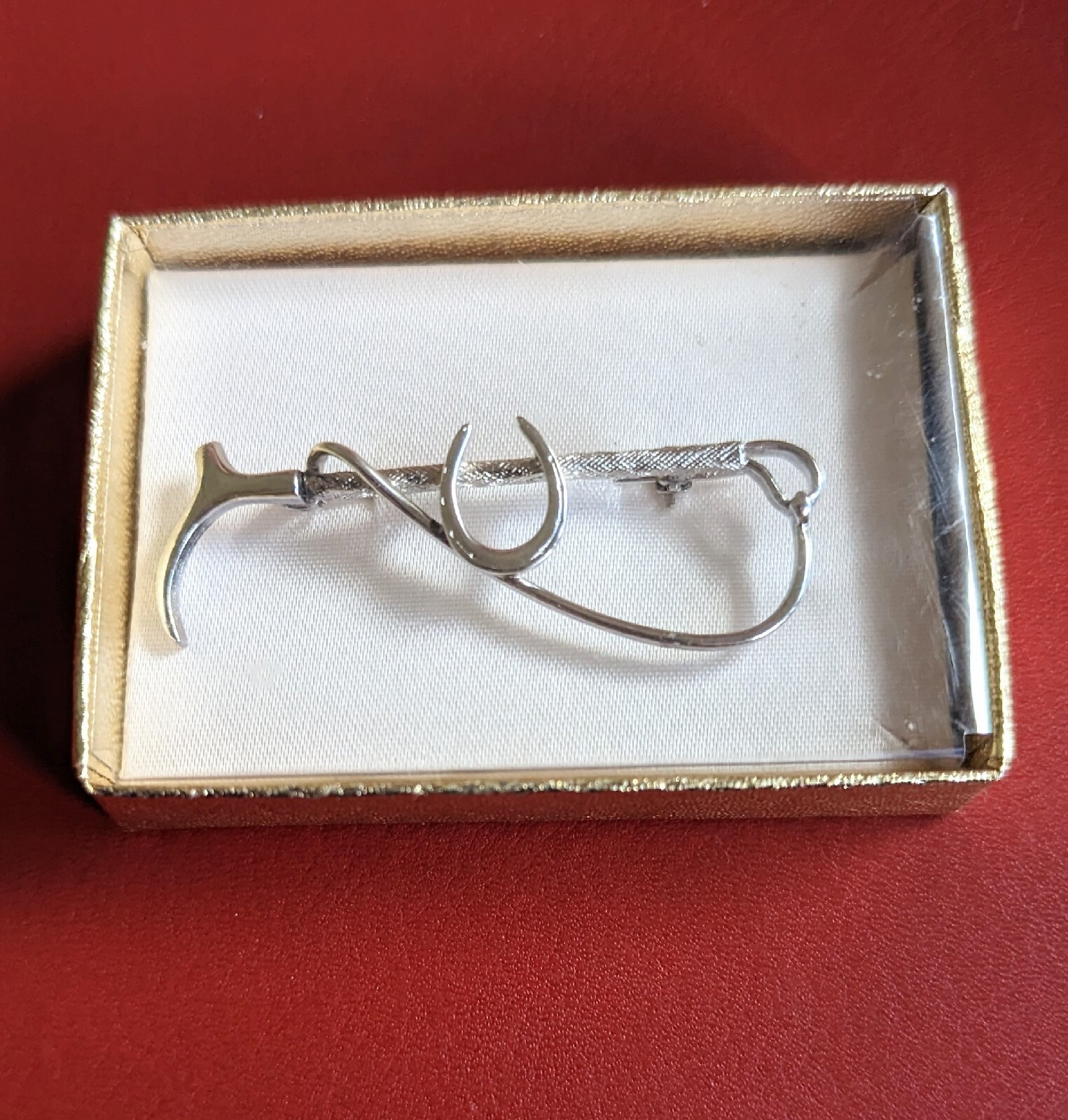 Silver Tone Equestrian Horse Shoe Pin BROOCH Riding Crop Brom P.D. Saddlery MI