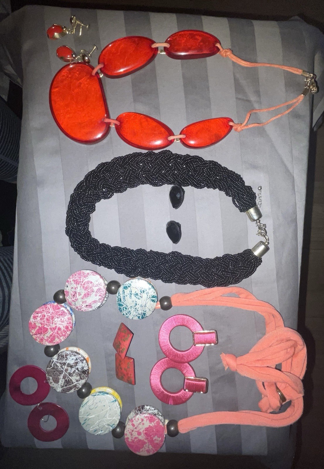 COSTUME JEWELRY LOT 1
