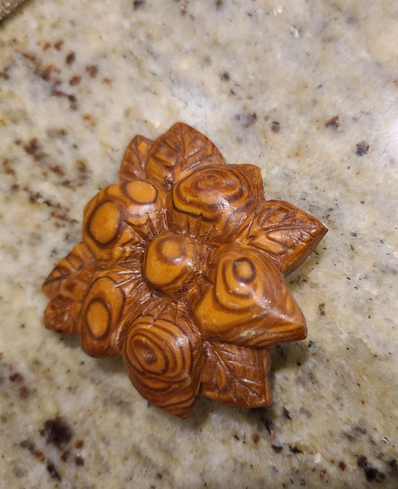 Vintage 2″ Wooden Flower Leaves Pin Brooch Hand carved Boho Earthy Holiday Nipa?