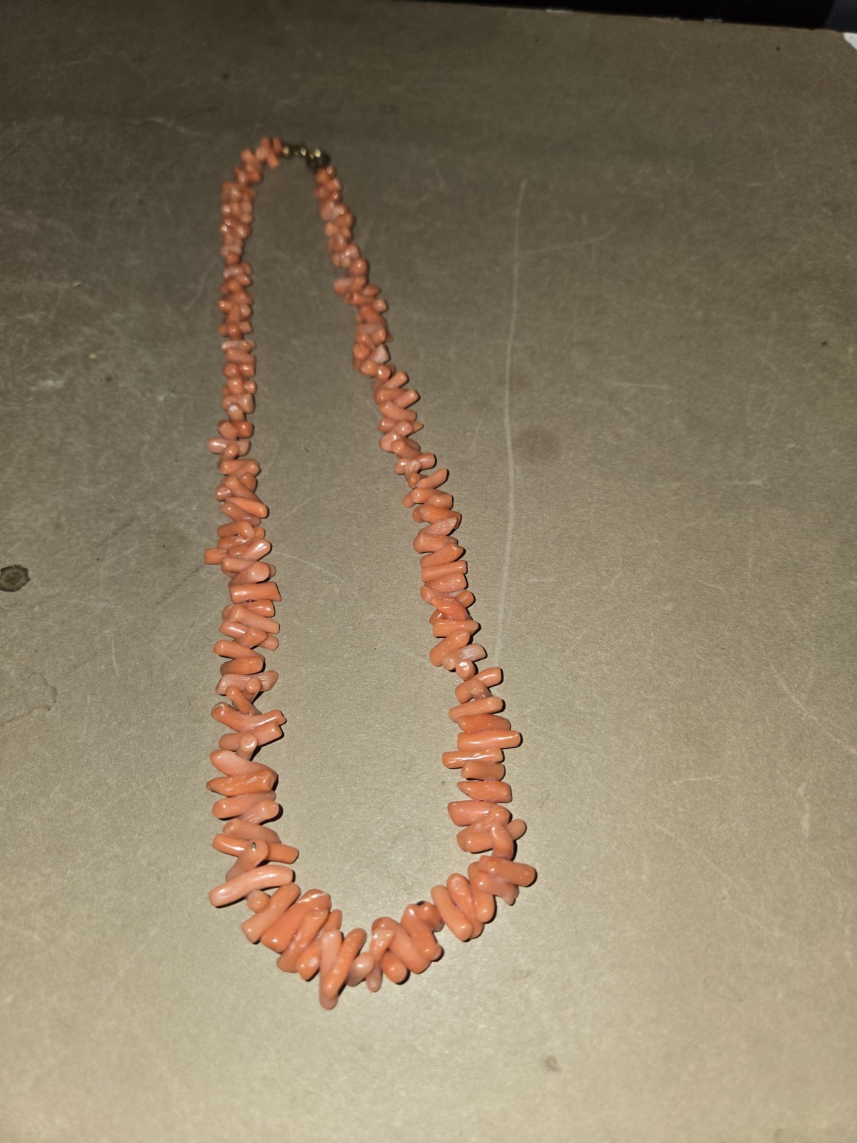 VINTAGE GRADUATED BRANCH CORAL NECKLACE 16 INCH -FREE SHIP