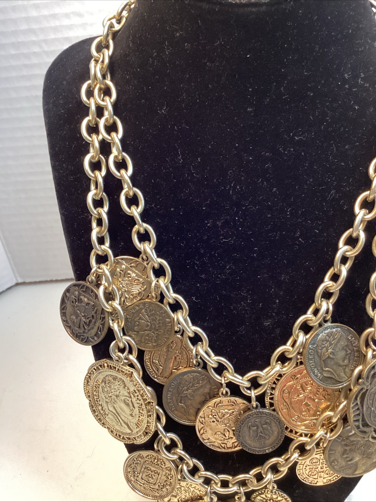 Vintage Gold Tone Dangling Faux Coin Charm Necklace Chain Link 18”
