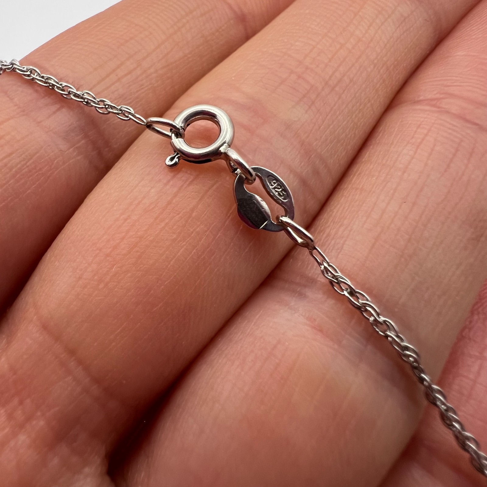 ​Vintage 925 Sterling Silver Heart Pendant with 45cm Chain – 3g Stamped – Elegan