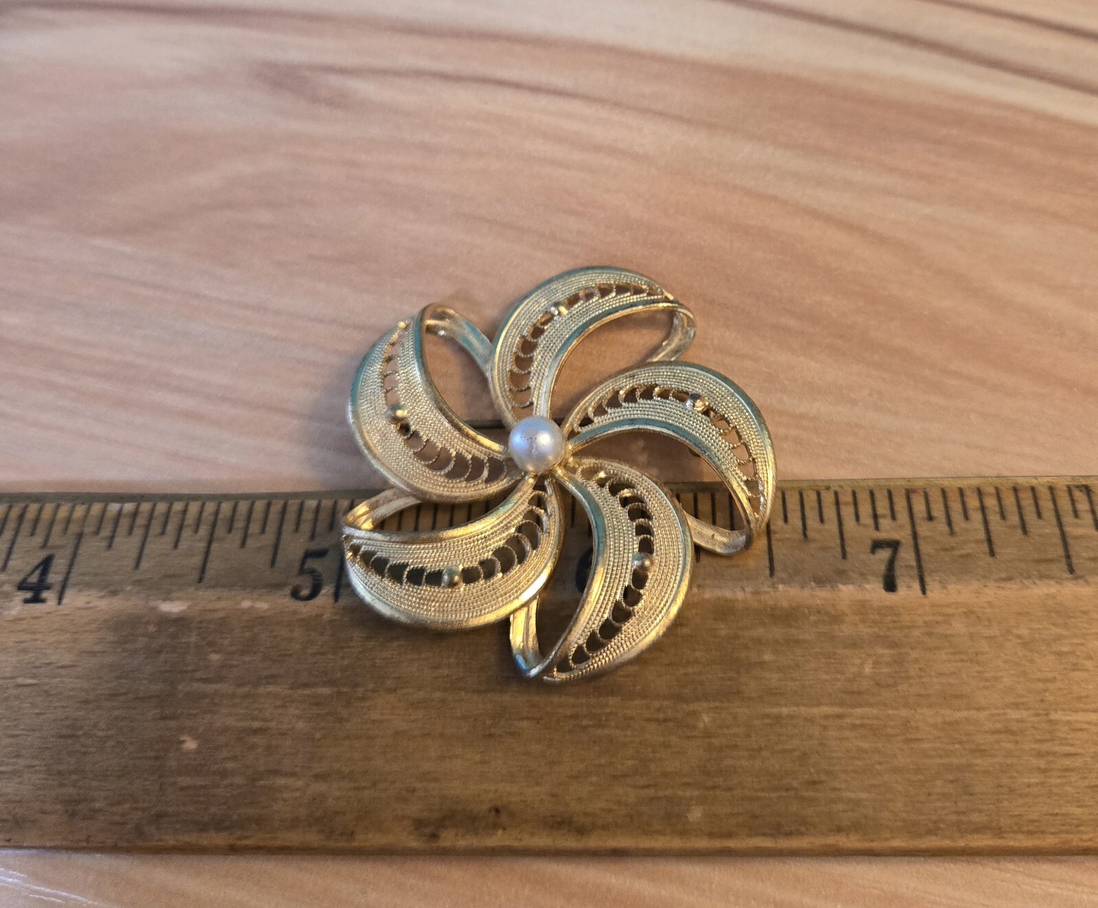 Women’s Vintage Brooch, Gold Color With Pearl Bead, Approximately 2″ Diameter
