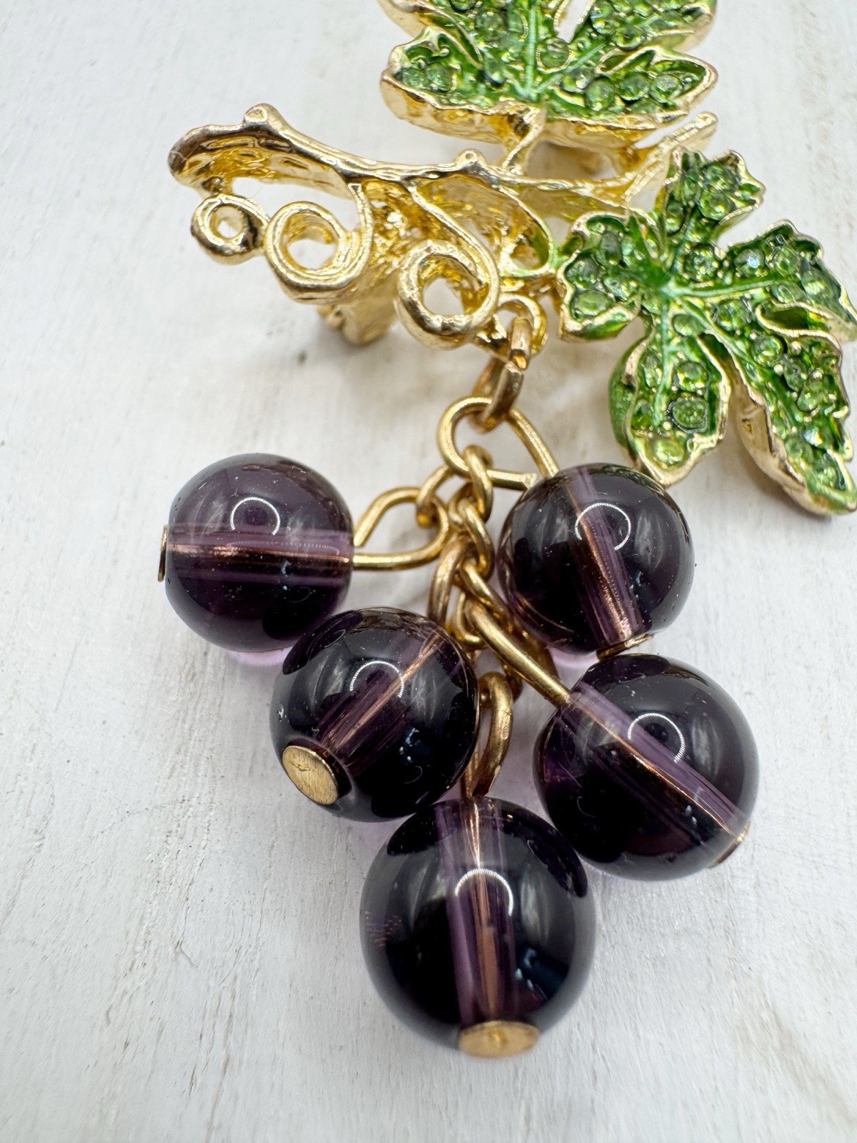Bunch of Grapes Brooch Amethyst Glass Purple Grapes Gold Green Rhinestone Leaves