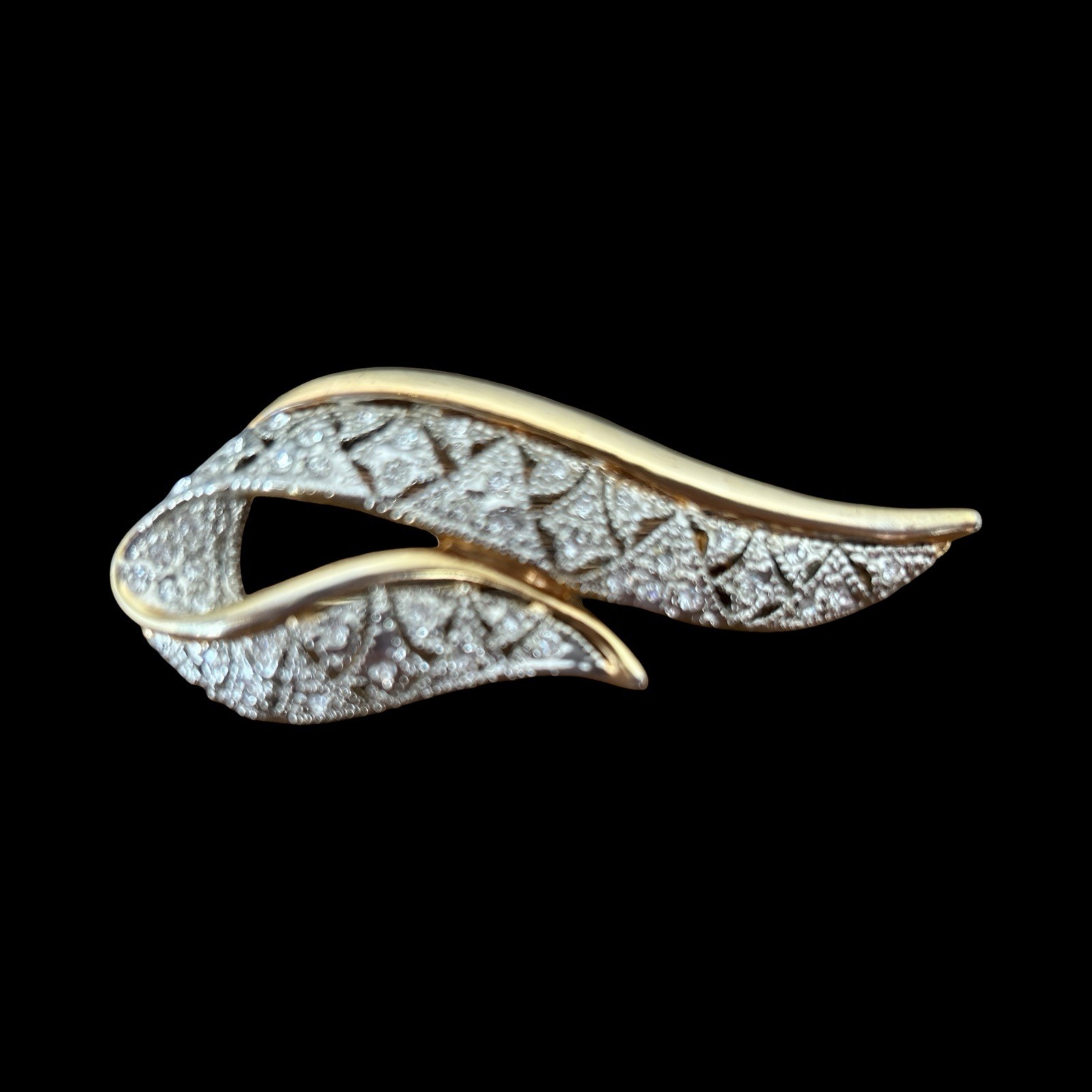 Vintage Goldtone Clear Rhinestone Swirl Ribbon 2-1/2″ Brooch Pin Estate