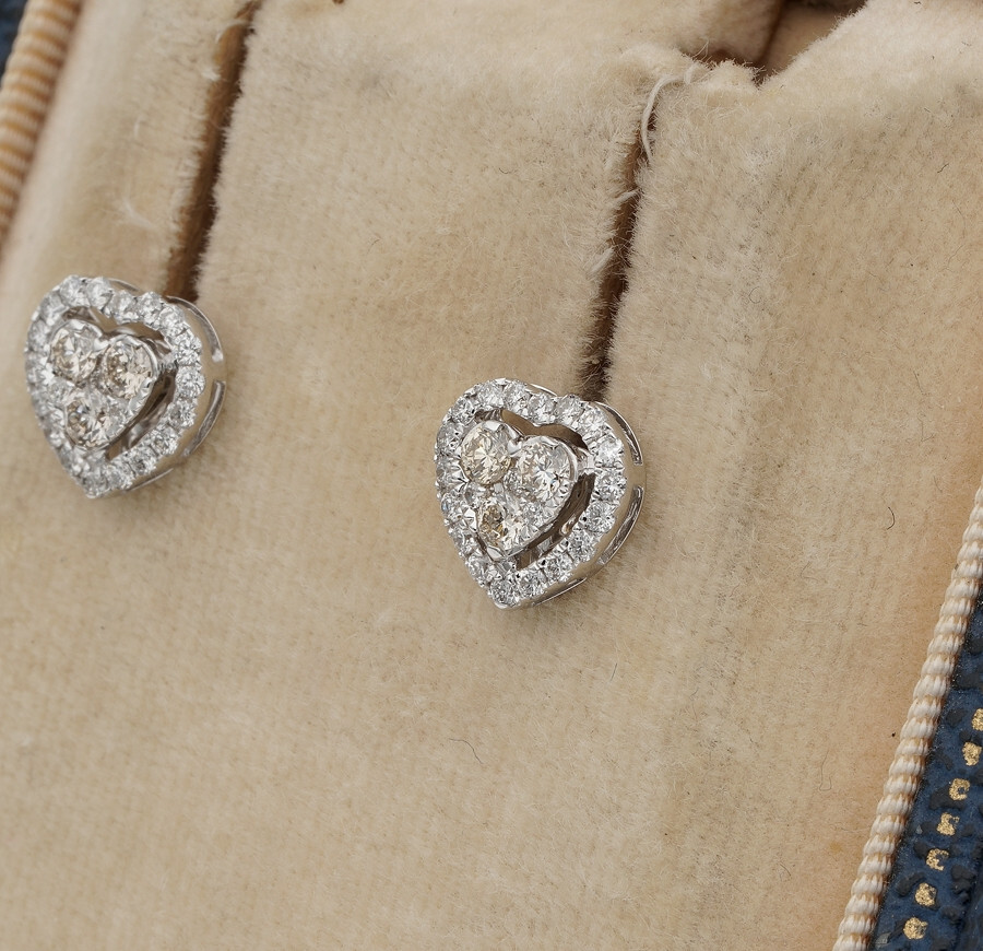 Shiny .60 Ct Brilliant Cut Diamond G/H VVS/VS Heart Stud Earrings 18 KT