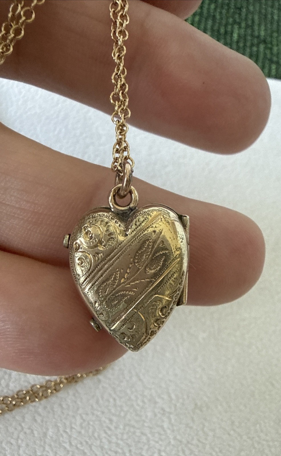 Victorian Small Gold Filled Puffy Heart Photo Locket 18” Chain Pendent Necklace
