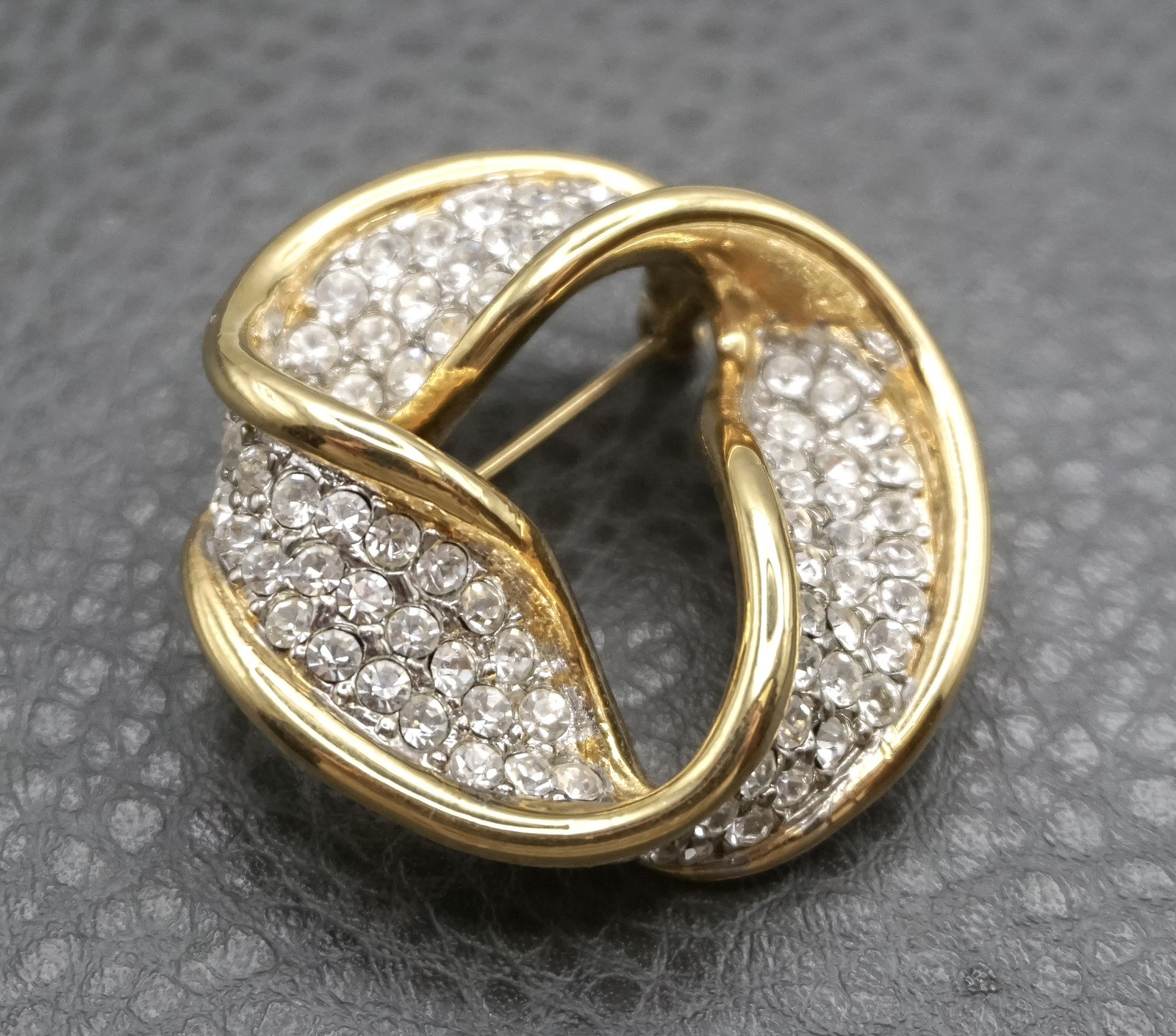 Vintage 80s Runway Gold Tone Brooch Pin Pave Clear Rhinestone Twist Ribbon