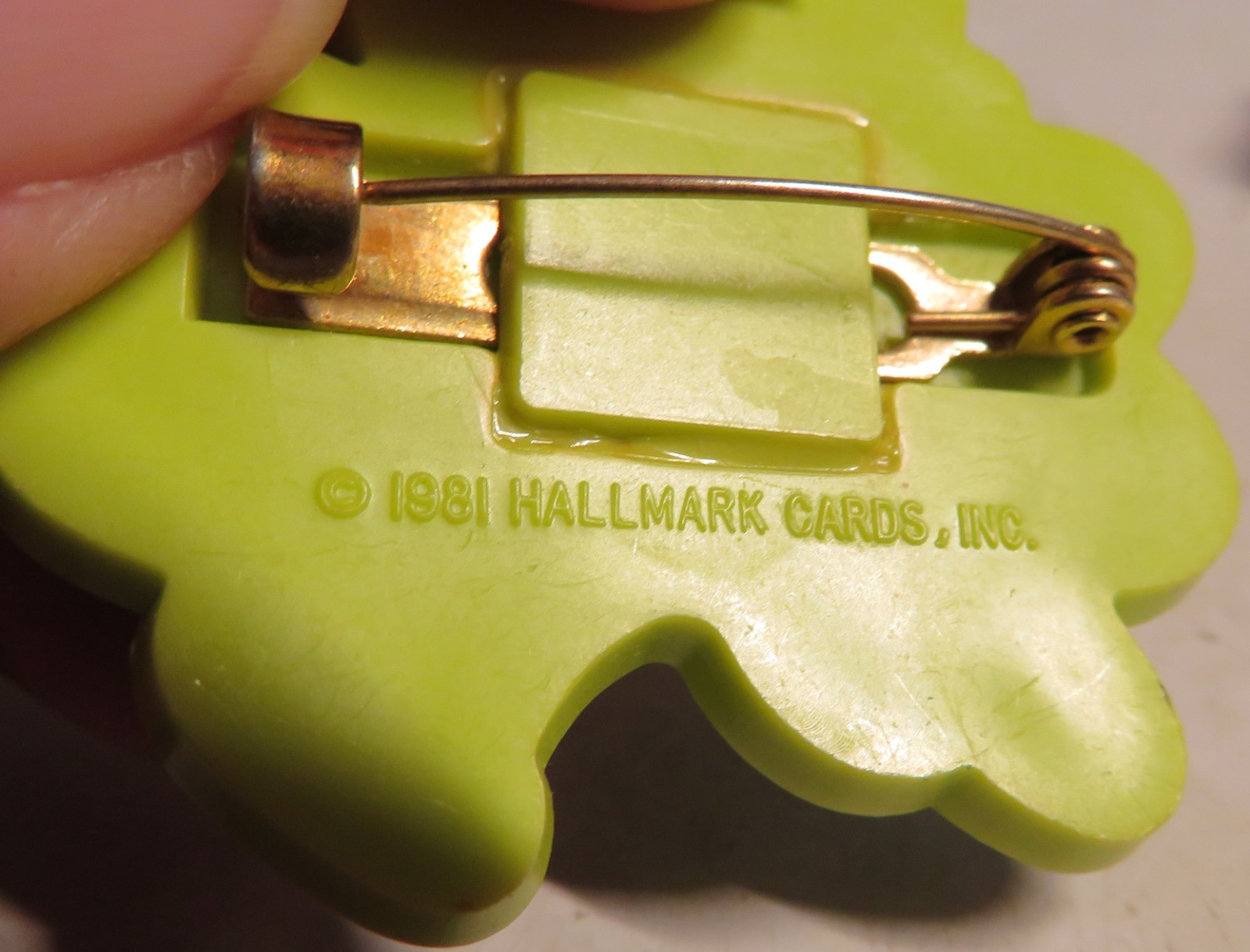 Hallmark Cards Leprechaun Plastic St. Patrick’s Shamrock Clover Brooch Pin 1981