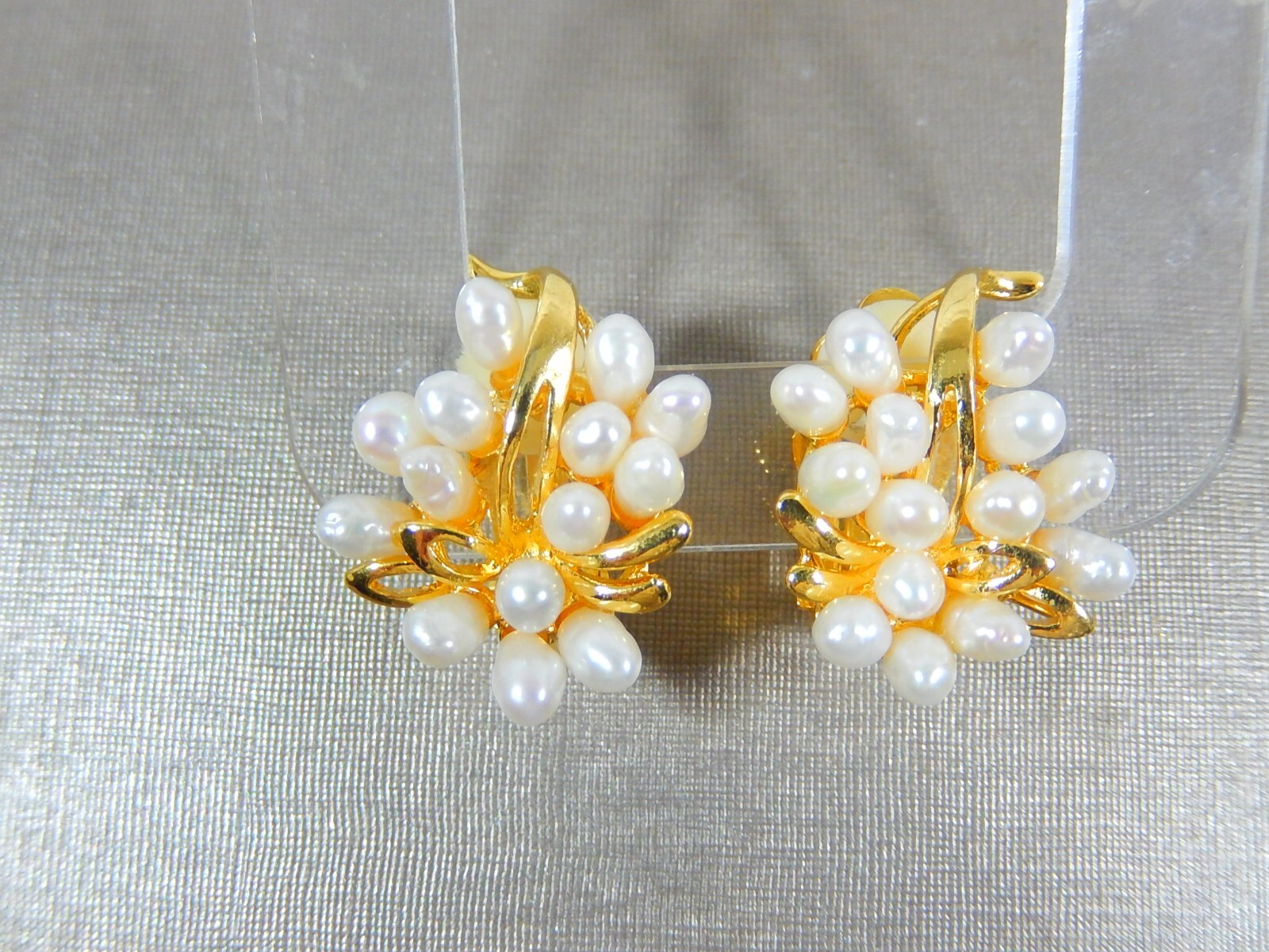 VTG 80’s CULTURED FRESH WATER BIWA PEARL CLUSTER GP FLOWER CLIP EARRINGS MINTY!