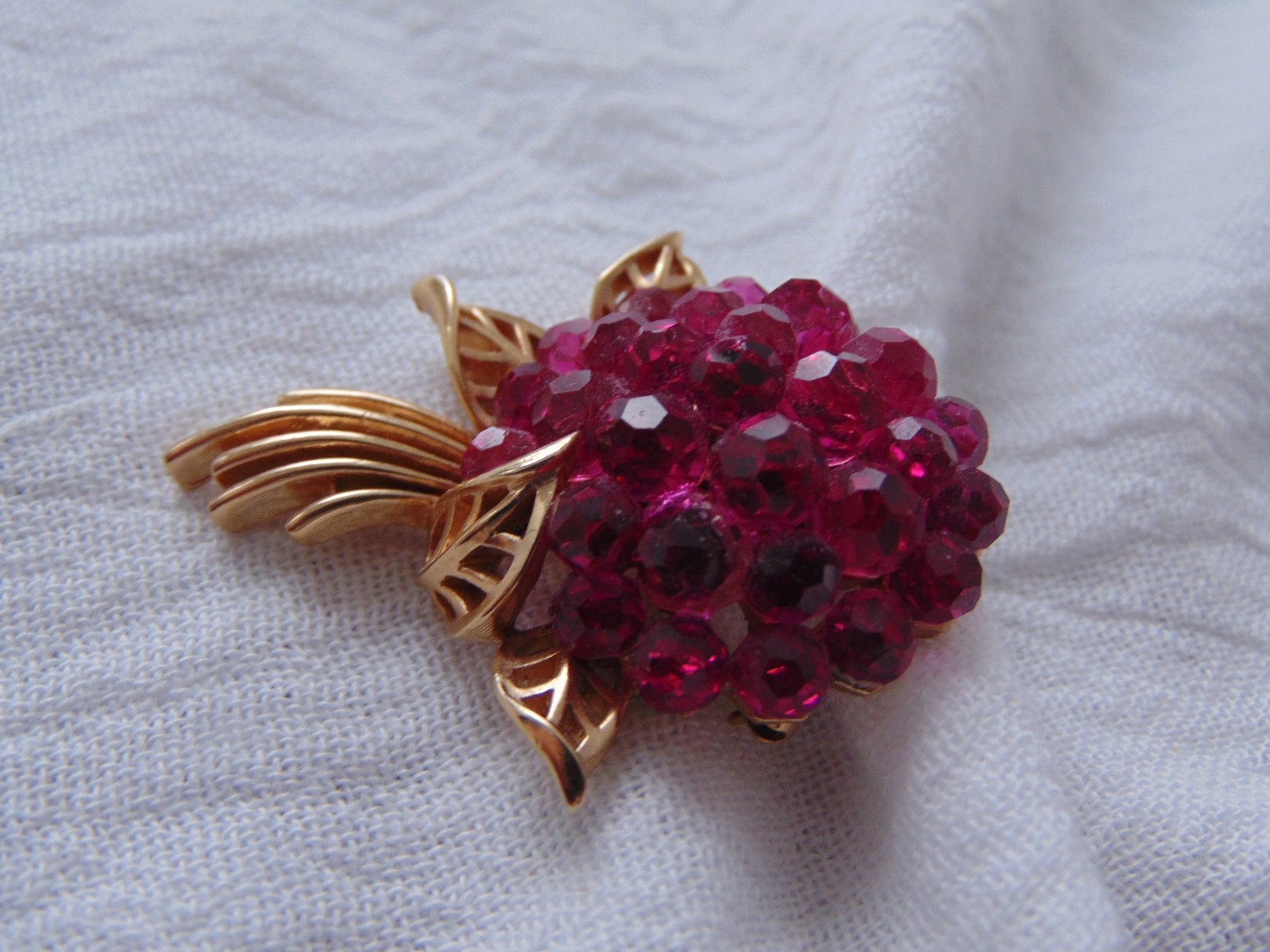 vintage crown Trifari signed Fusia Briolette crystals cluster floral brooch