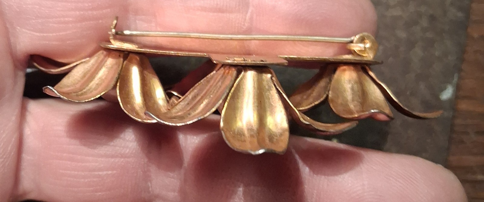 Vtg Gold tone 4 Flower Bouquet Faux Pearl Brooch 2.75″ 3D Posy Floral Pin Large