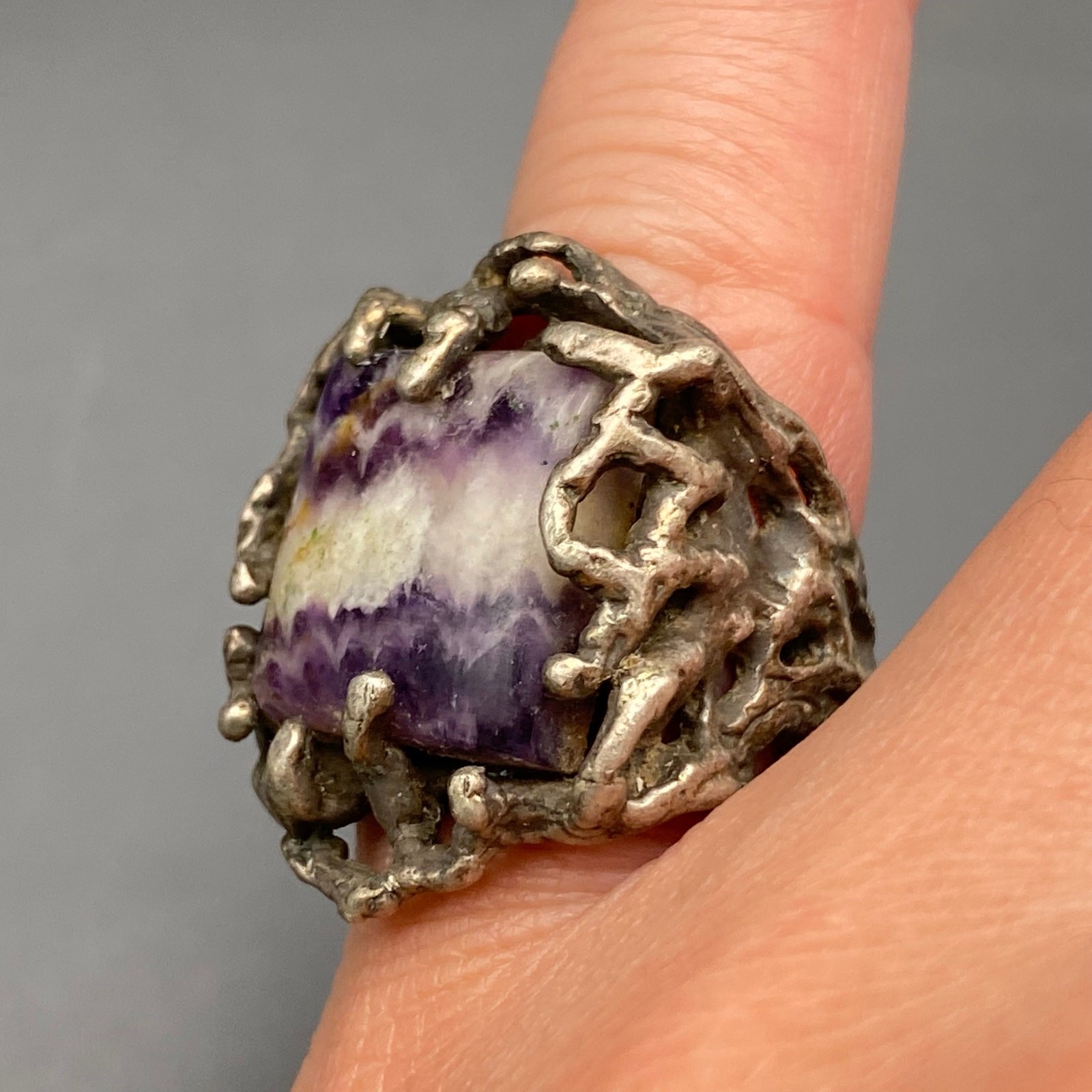 Vintage Brutalist Purple Chevron Amethyst Stone Silver Ring Size 5.5