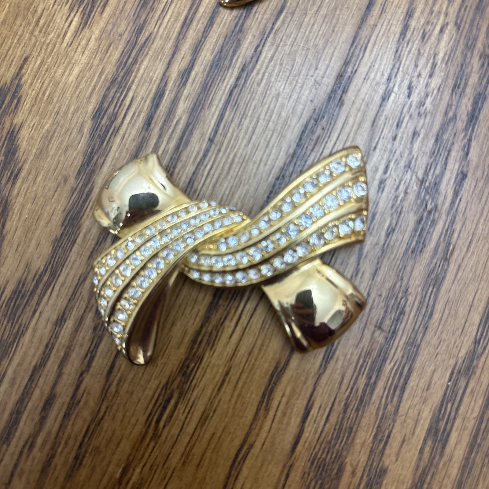 Set Of 4 Vintage Brooches Golden Tone Different Shapes