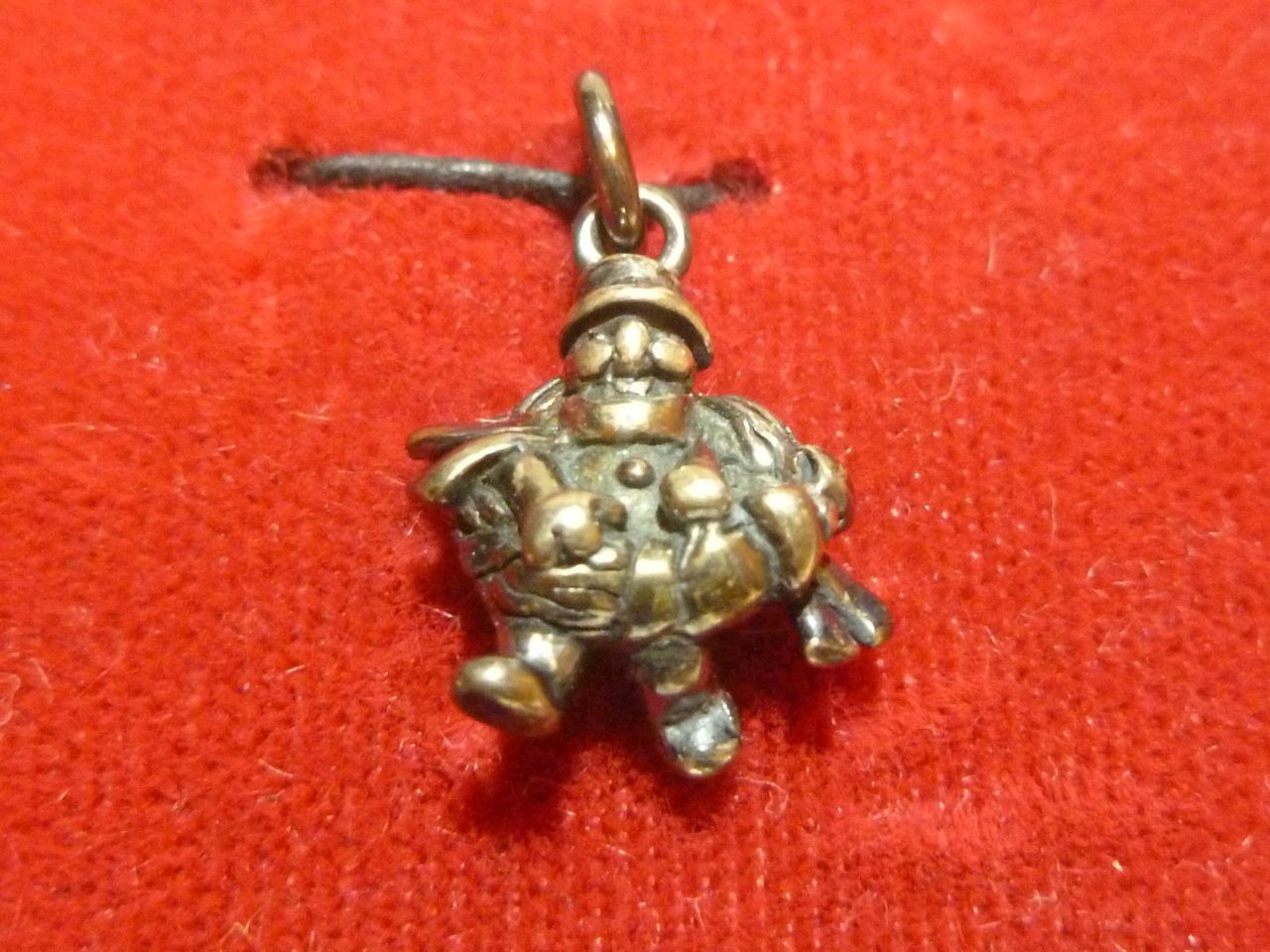 VINTAGE ESTATE CHRISTMAS COLLECTIBLES STERLING SILVER JOLLY GUY IN WREATH