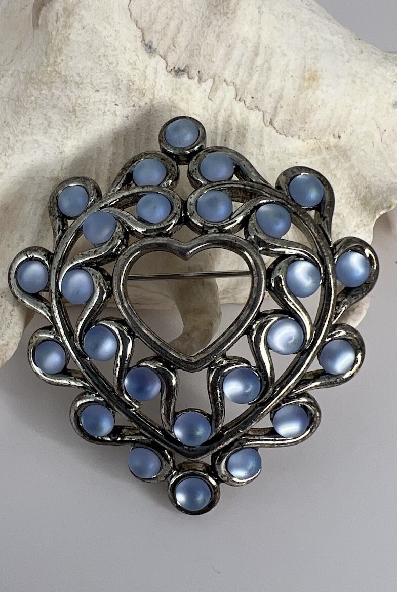 Retro Brooch Pin Heart Shaped Blue Bead Silver Tone Costume Jewelry 🩵