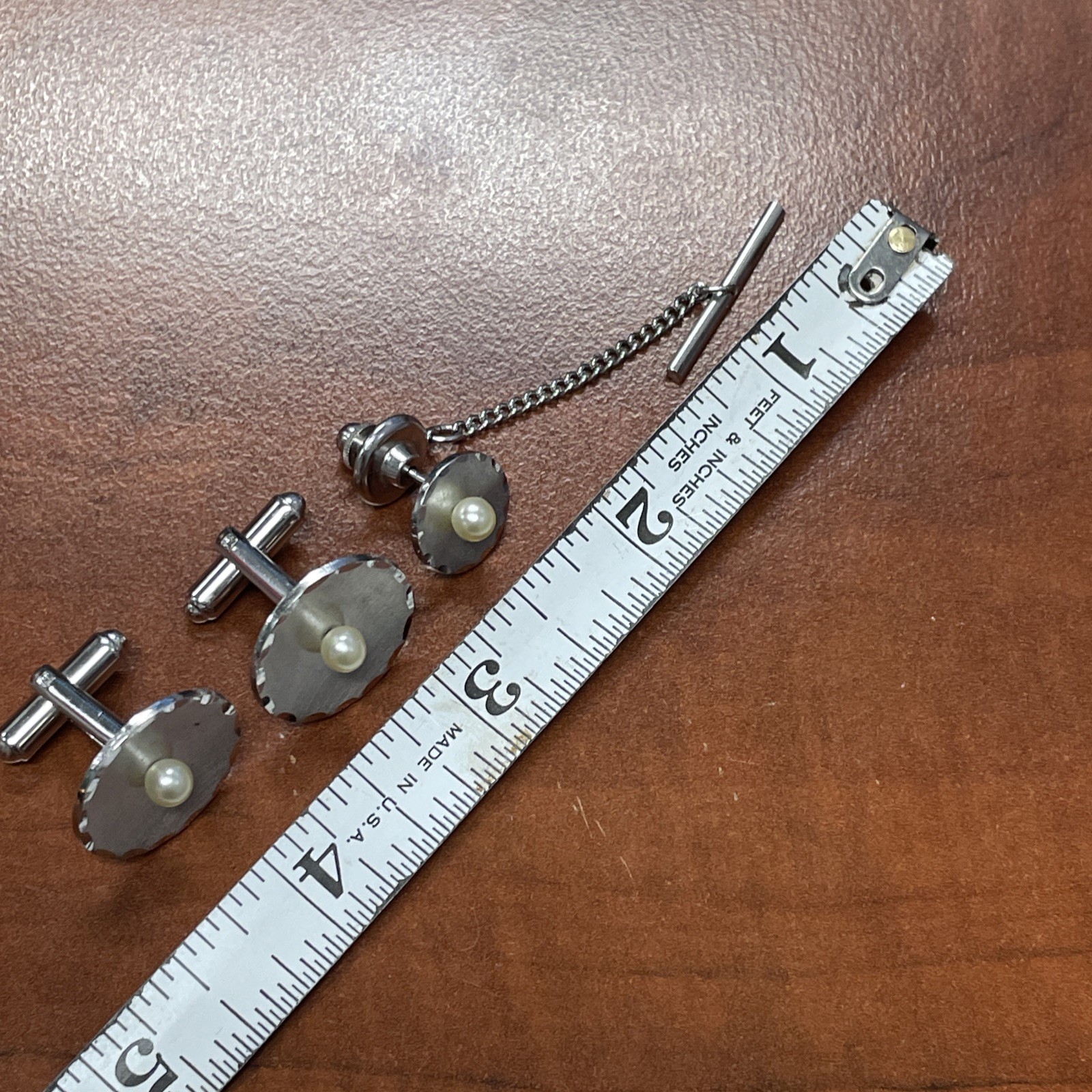 Vintage Flex Let Silver Tone Faux Pearl Fancy Cuff-links Tie Clip Chain Set USA