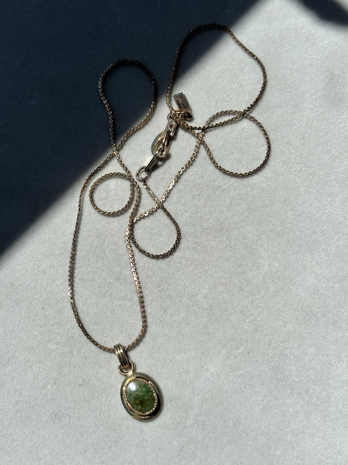 Vintage Gold Tone Green Stone Maybe Jade Pendant Necklace 18.5 Inches Long