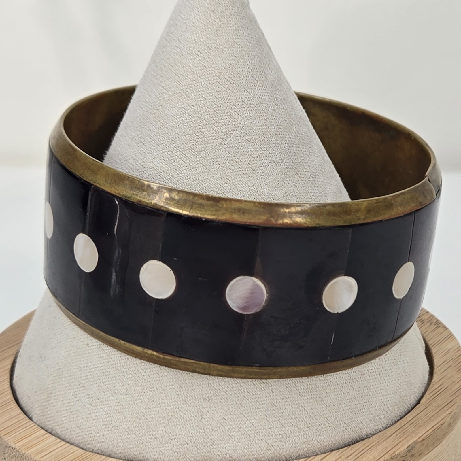 Vintage 8 Inch Gold Tone Metal Black Stone And White Shell Inlay Bangle Bracelet