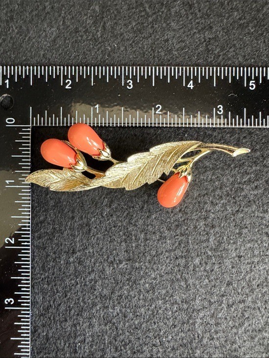 VTG Sarah Coventry Bittersweet Brooch Pin 1962 Gold Tone Faux Coral