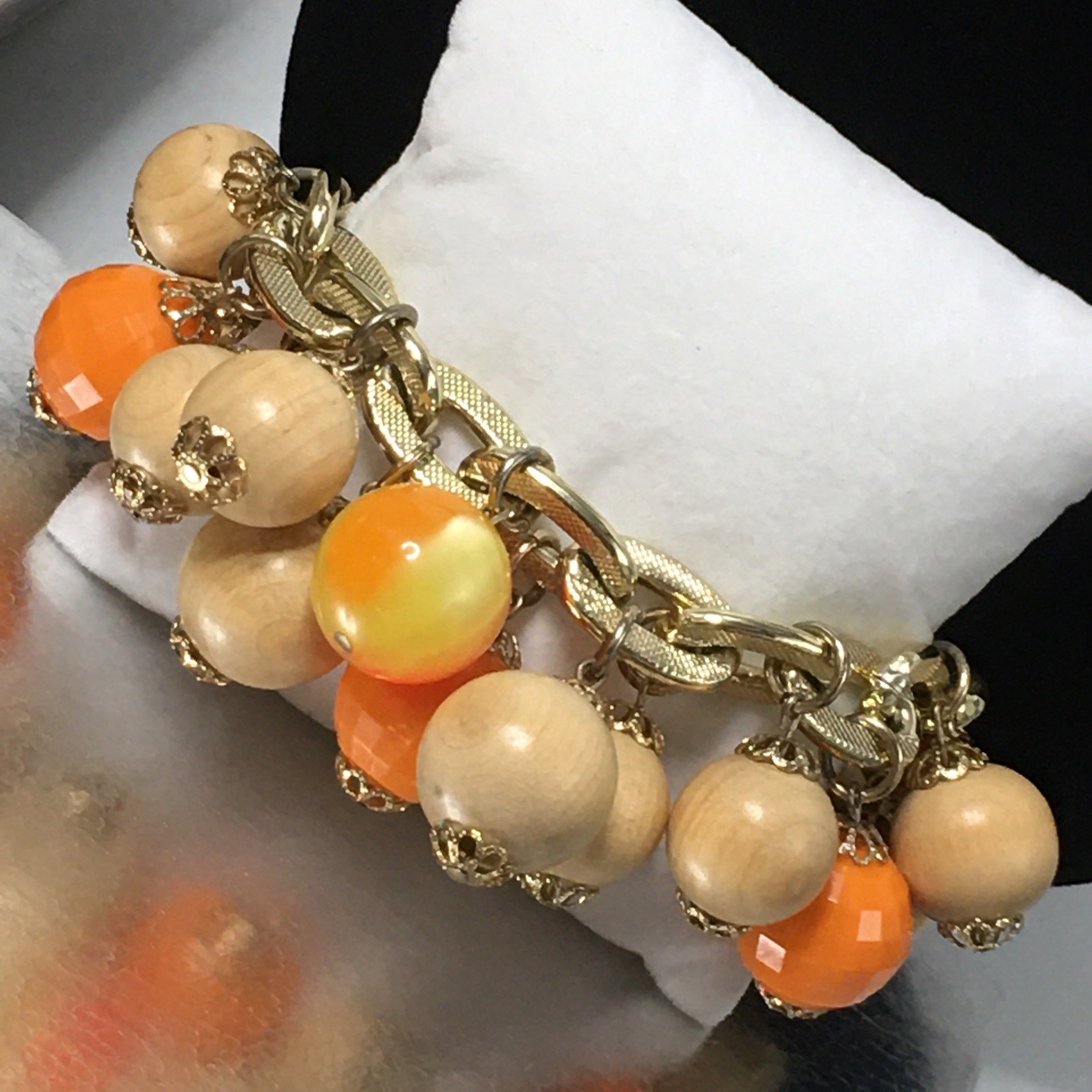 1960s VTG Chunky Multicolor Beaded Cha Cha Bracelet Lucite and Wood 8″