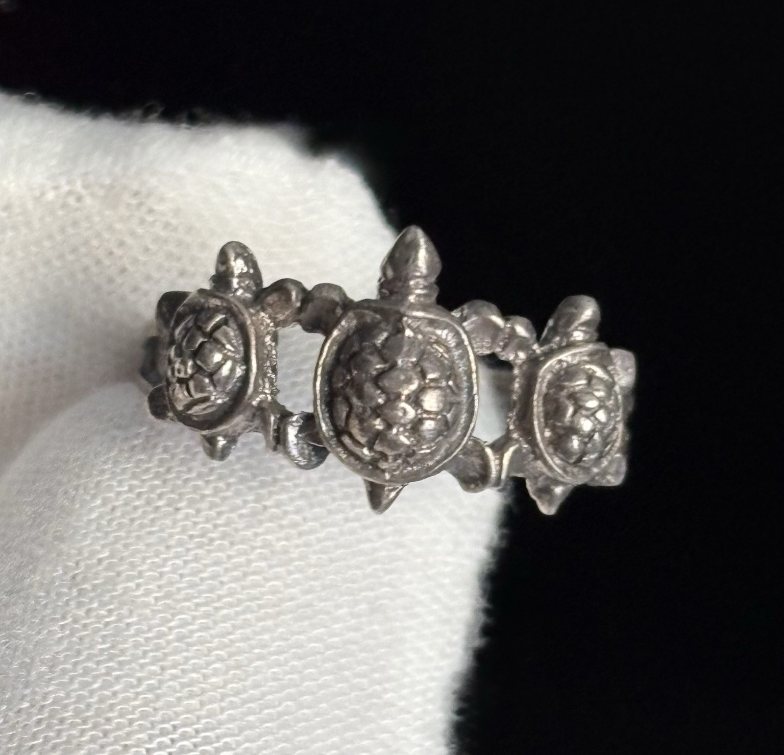 Vintage Sterling Silver Turtle Band Ring Size 8.5 Three Detailed Turtles 925
