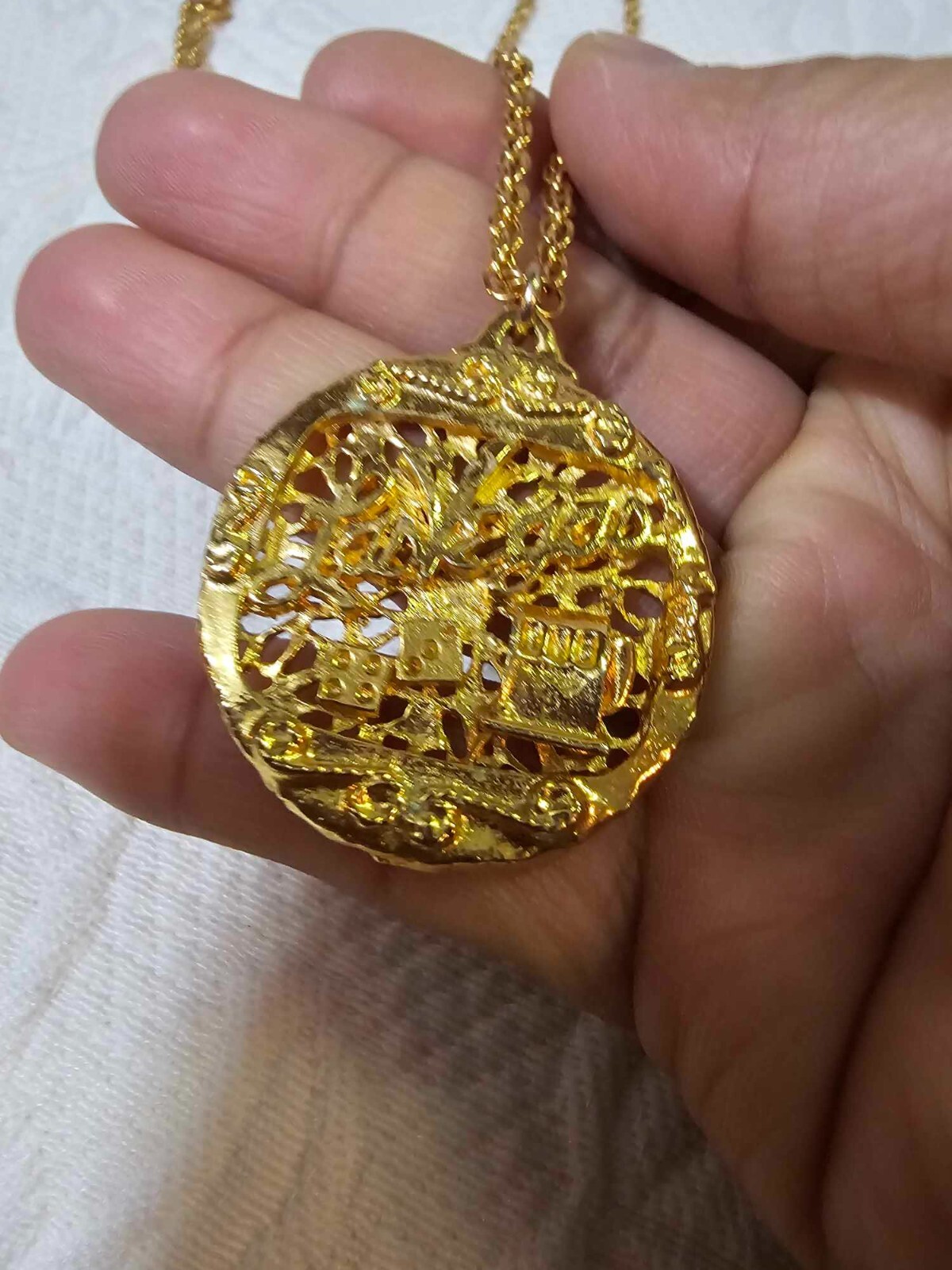 Vtg Goldtone Pendant Las Vegas Dice w/ Chain Necklace 24 1/2in”