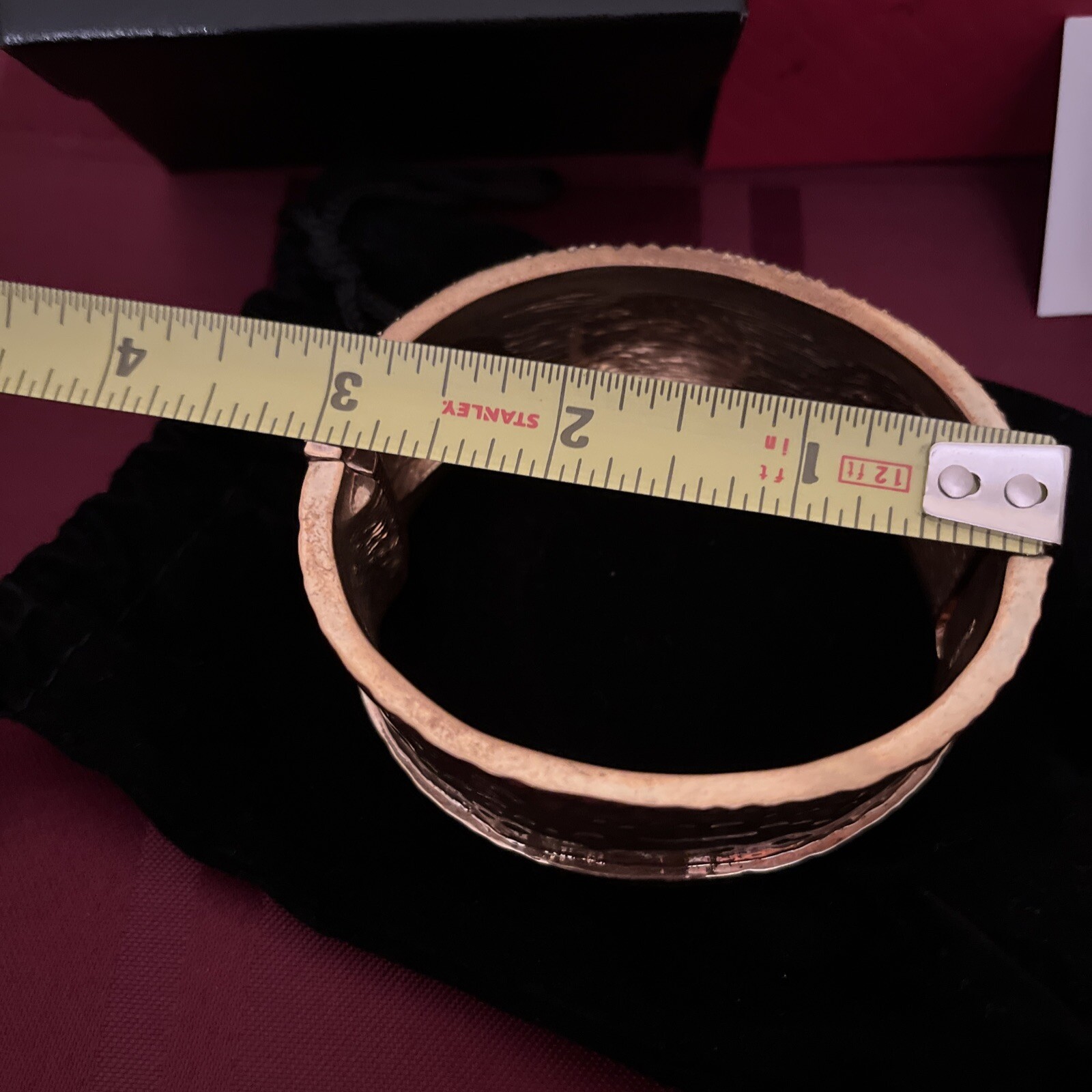 ❤️VTG RARE ADRIENNE “REAL COLLECTIBLES” HAMMERED GOLDTONE BRACELET W/RHINESTONES
