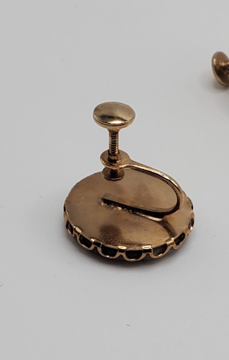Vintage Gold tone metal with brown disk screw back Earrings .62″ brw14