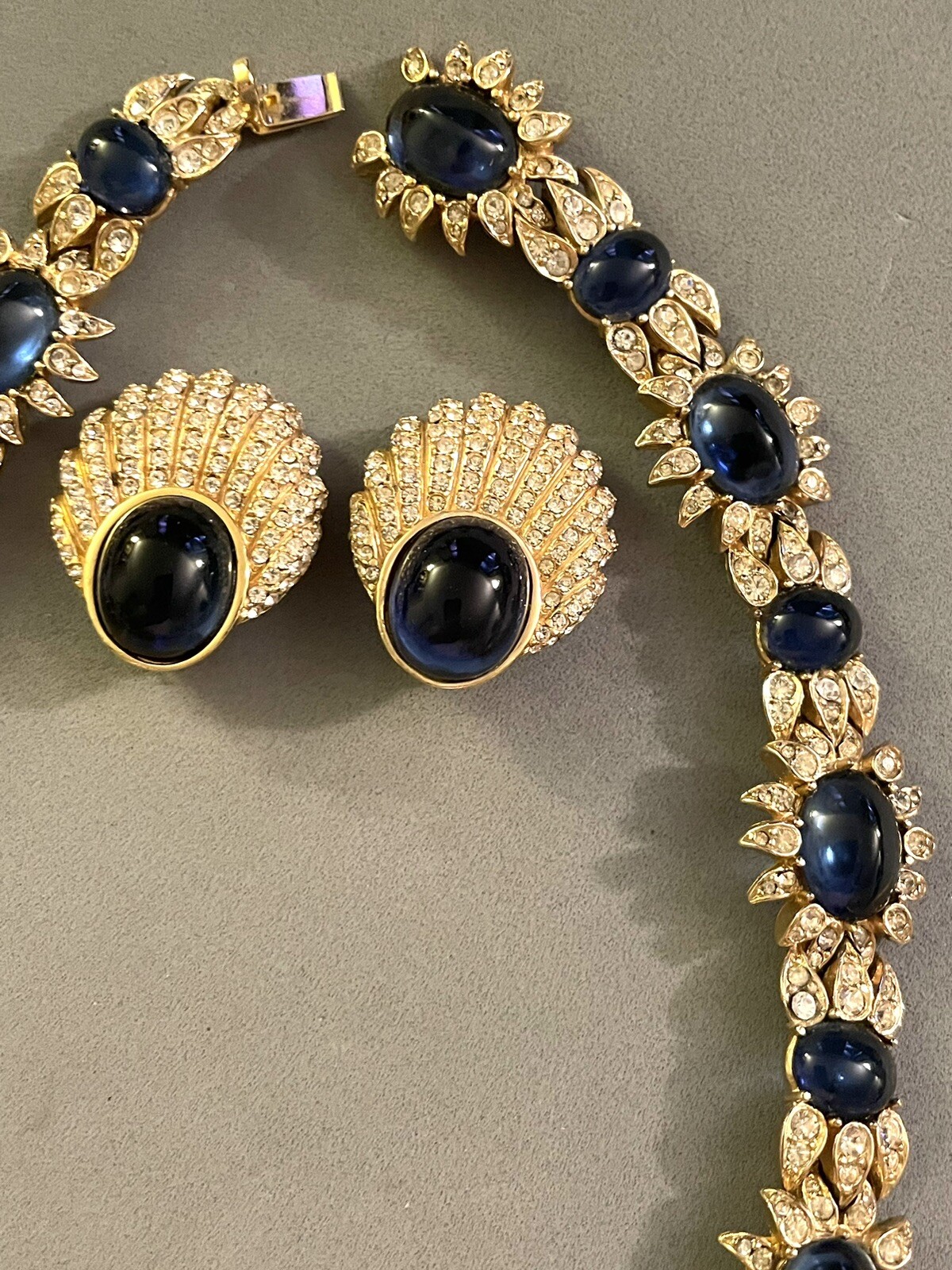 Vintage CINER Gripoix Glass Cabochon Rhinestone Gold Tone Necklace Earrings Set