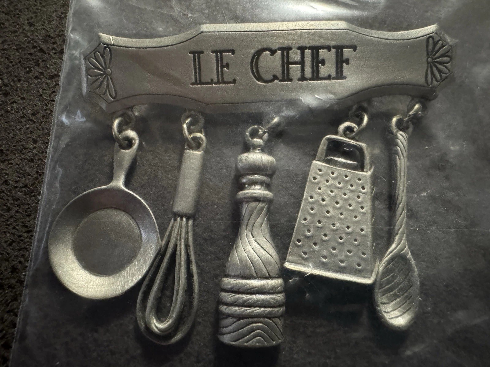 JJ Jonette Le Chef Kitchen Utensil Gadgets Brooch Pin Pewter 2.5″